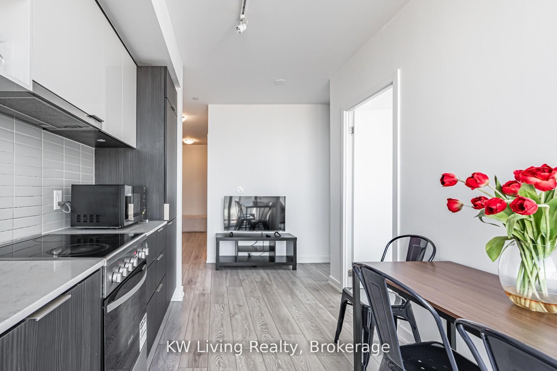 159 Wellesley Street E 1909, Toronto, ON M4Y 0H5 photo 3