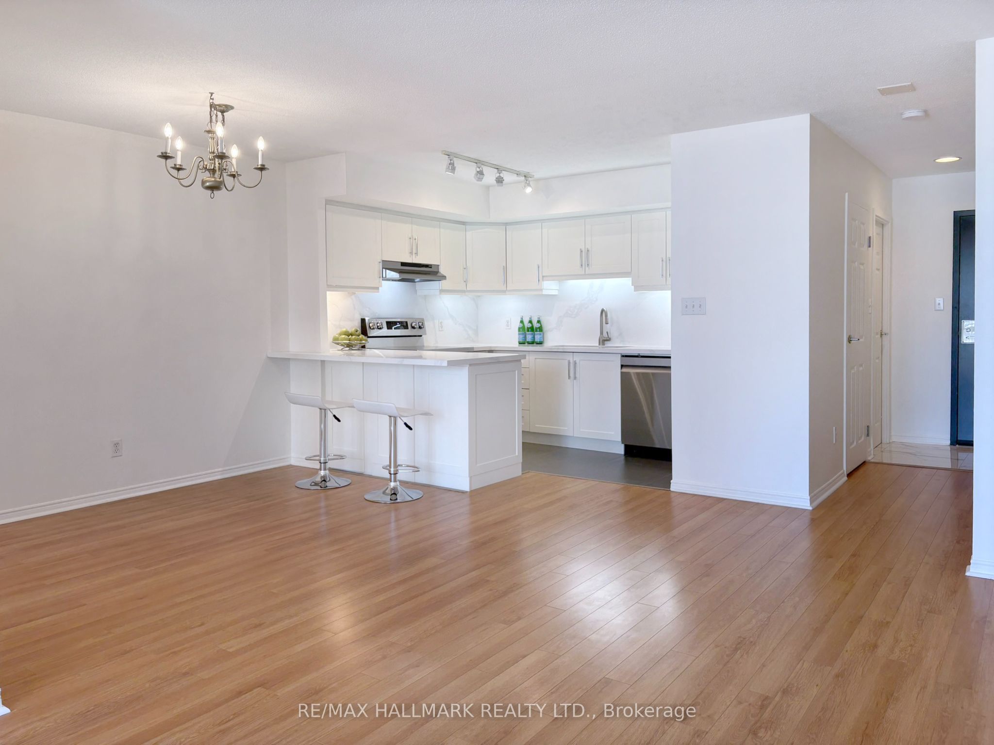 25 The Esplanade 3206, Toronto, ON M5E 1W5 photo 4