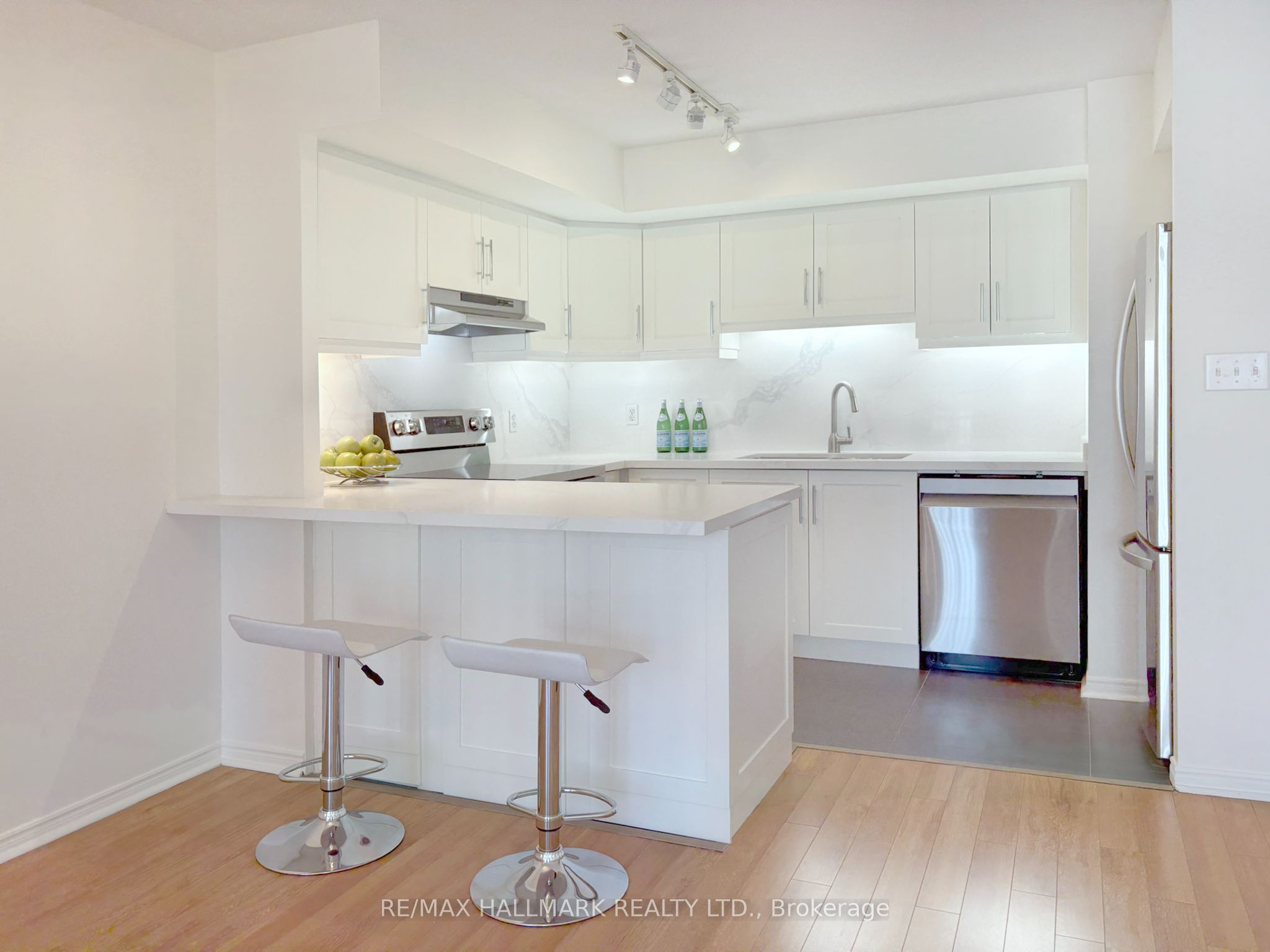 25 The Esplanade 3206, Toronto, ON M5E 1W5 photo 5