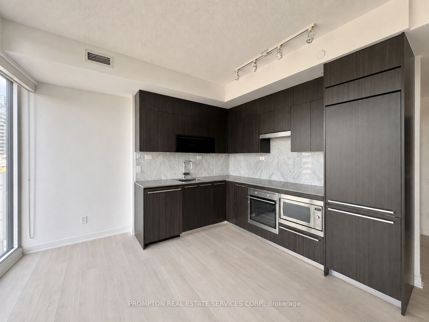 80 Queens Wharf Road 1105, Toronto, ON M5V 0J3 photo 4