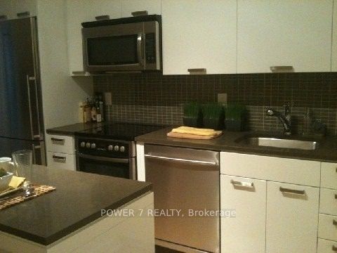 295 Adelaide Street W 2411, Toronto, ON M5V 1R1 photo 4