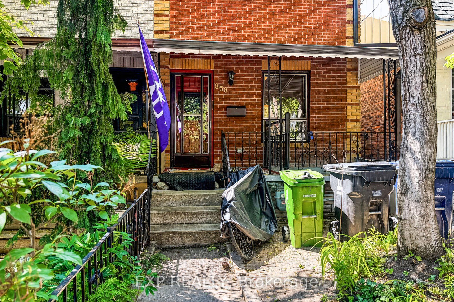 858 Manning Avenue BSMT, Toronto, ON M6G 2W8