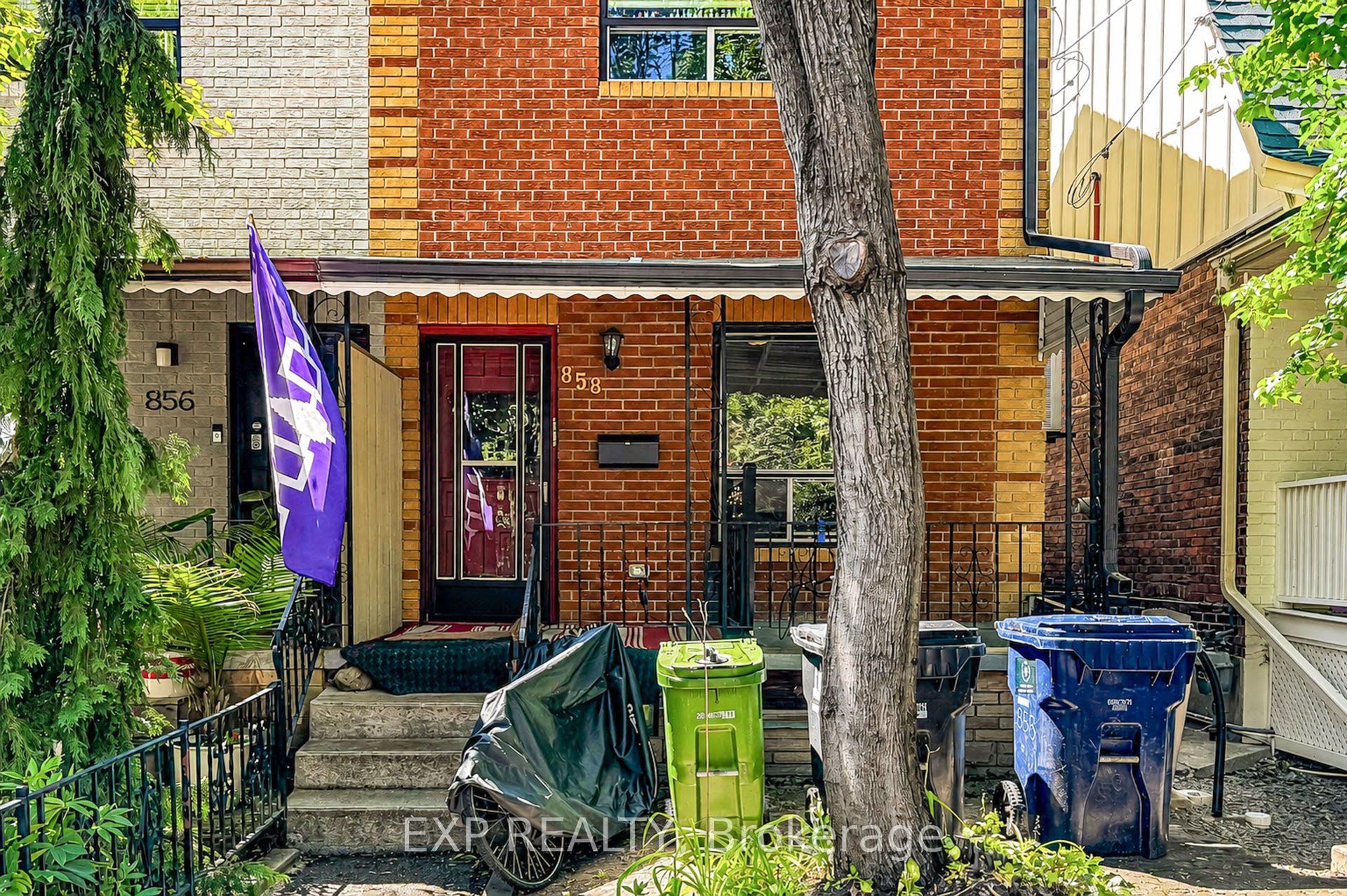 858 Manning Avenue BSMT, Toronto, ON M6G 2W8 photo 2