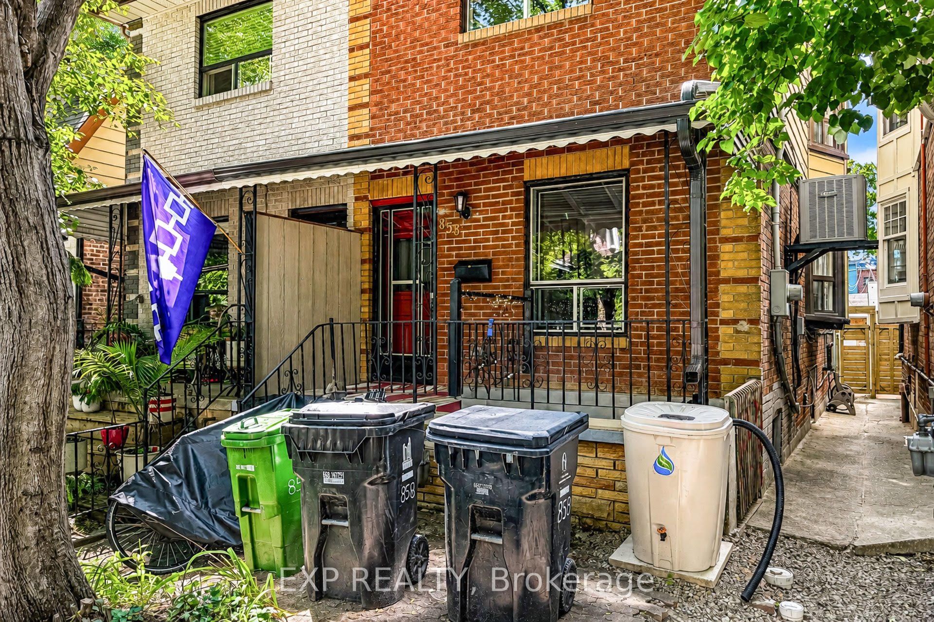 858 Manning Avenue BSMT, Toronto, ON M6G 2W8 photo 3