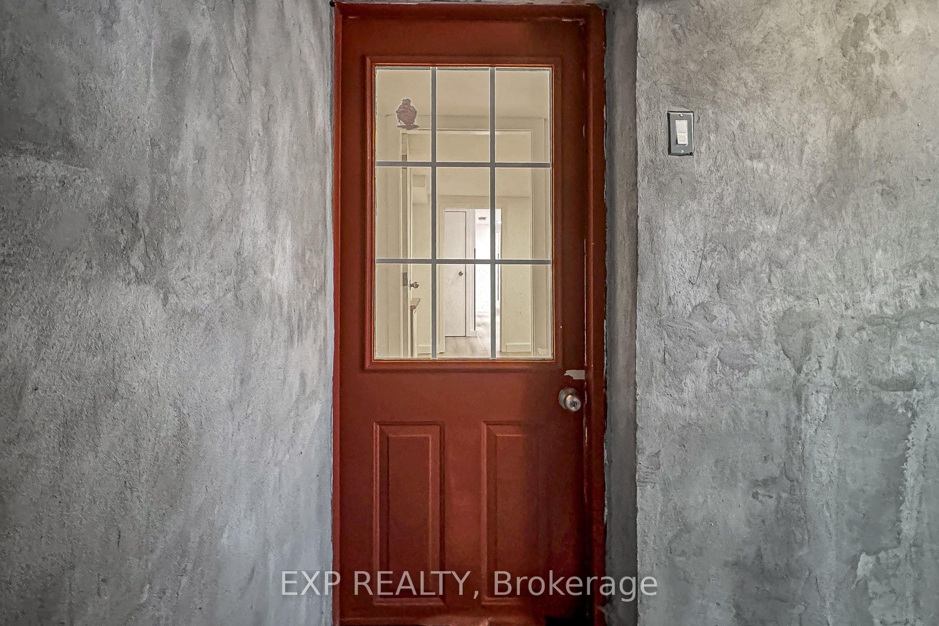 858 Manning Avenue BSMT, Toronto, ON M6G 2W8 photo 4
