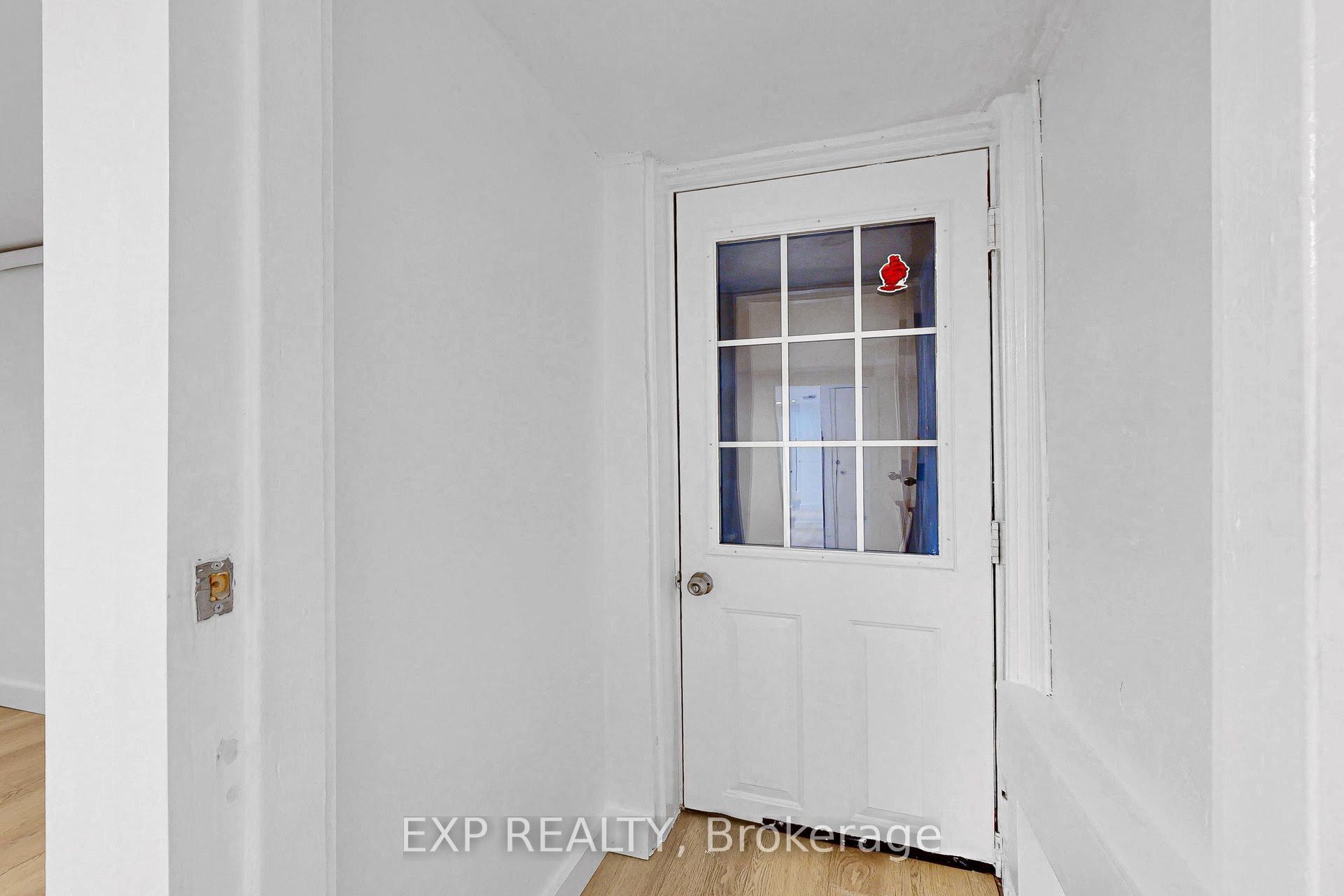 858 Manning Avenue BSMT, Toronto, ON M6G 2W8 photo 5