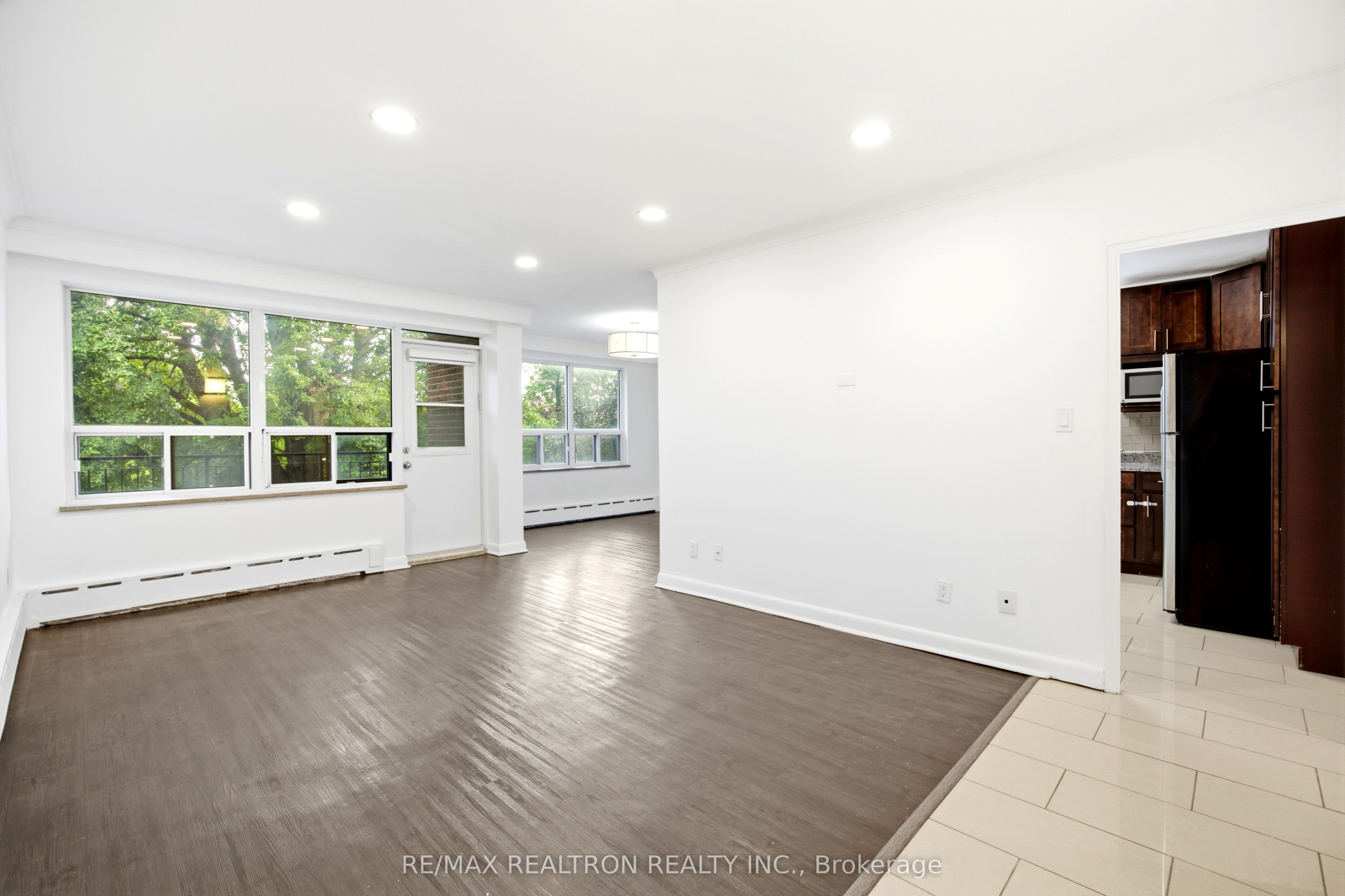 26 Meadowbrook Road 7, Toronto, ON M6B 2S4 photo 3