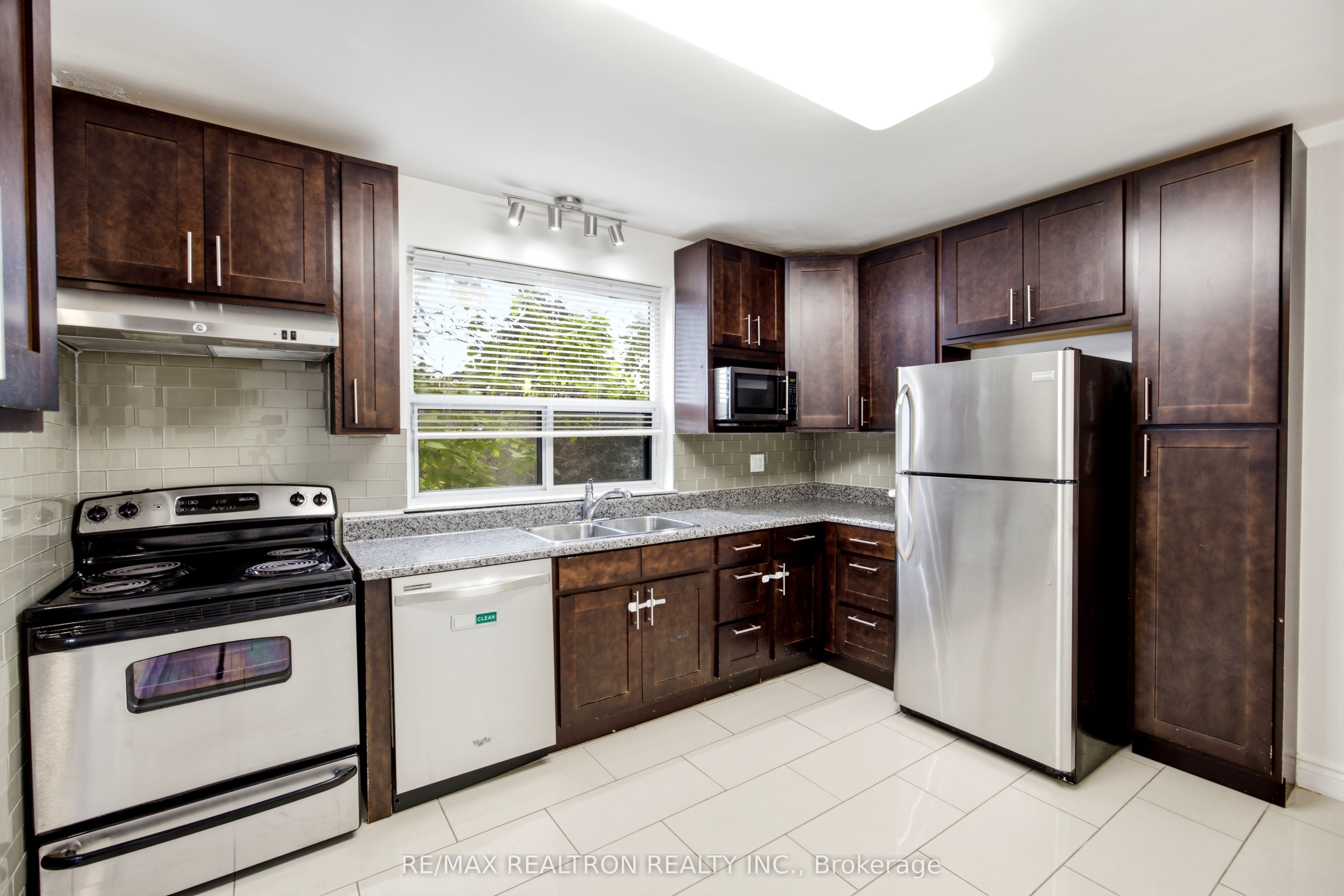 26 Meadowbrook Road 7, Toronto, ON M6B 2S4 photo 5