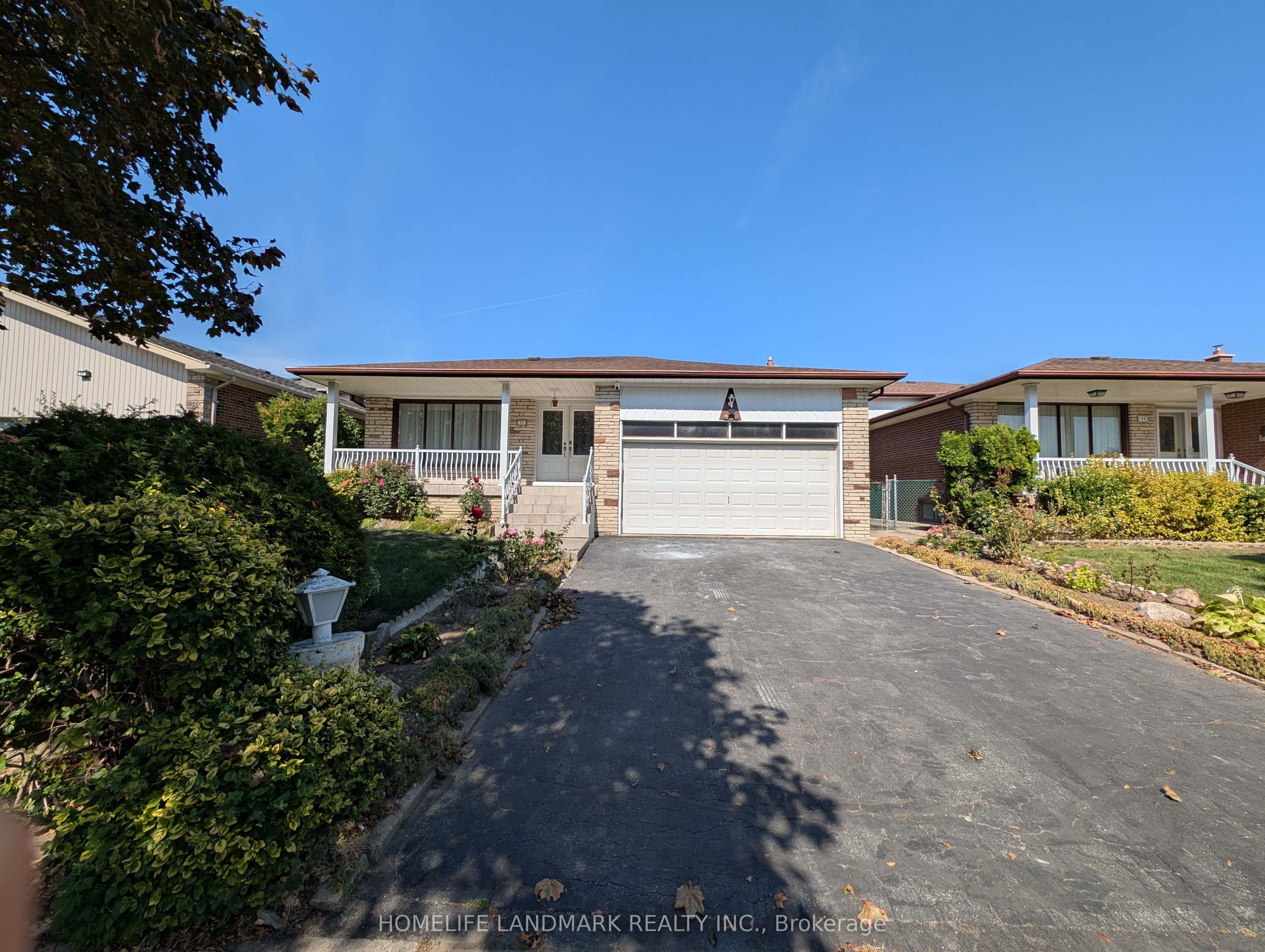 56 Bickerton Crescent (ground level unit), Toronto, ON M2J 3T1