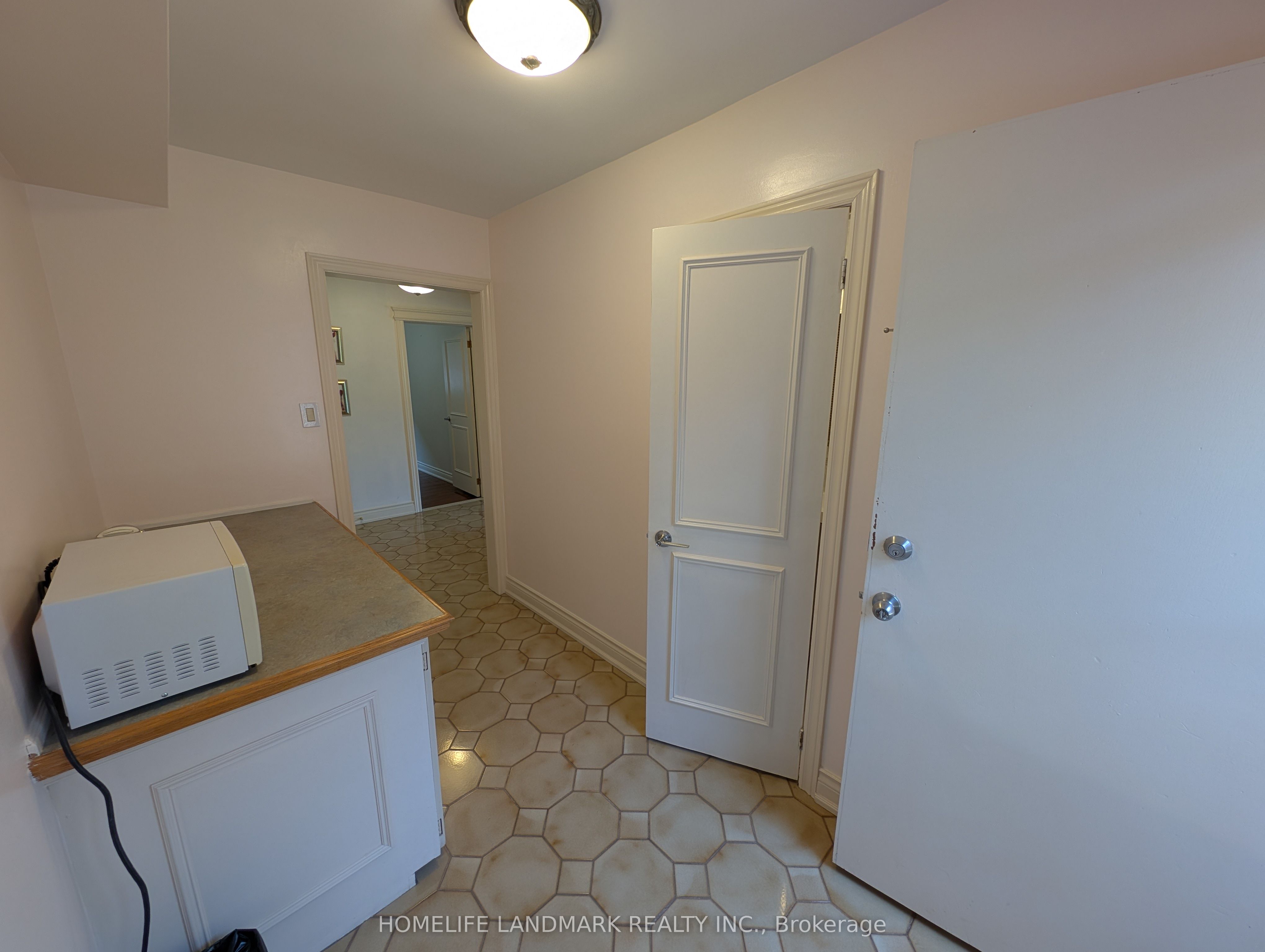 56 Bickerton Crescent (ground level unit), Toronto, ON M2J 3T1 photo 2
