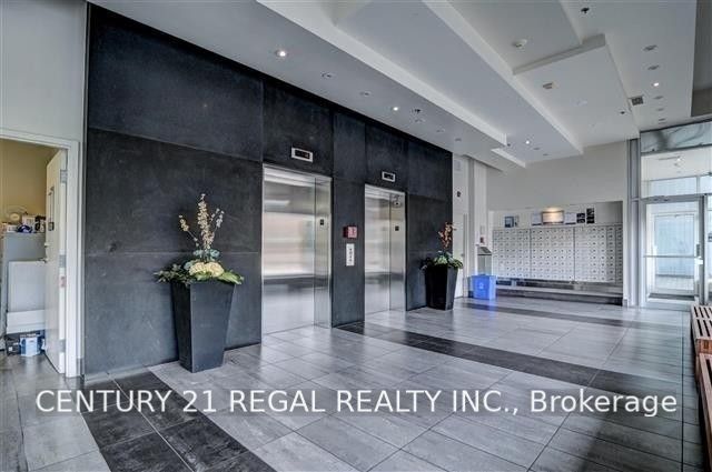 60 Bathurst Street 305, Toronto, ON M5V 2P4 photo 5