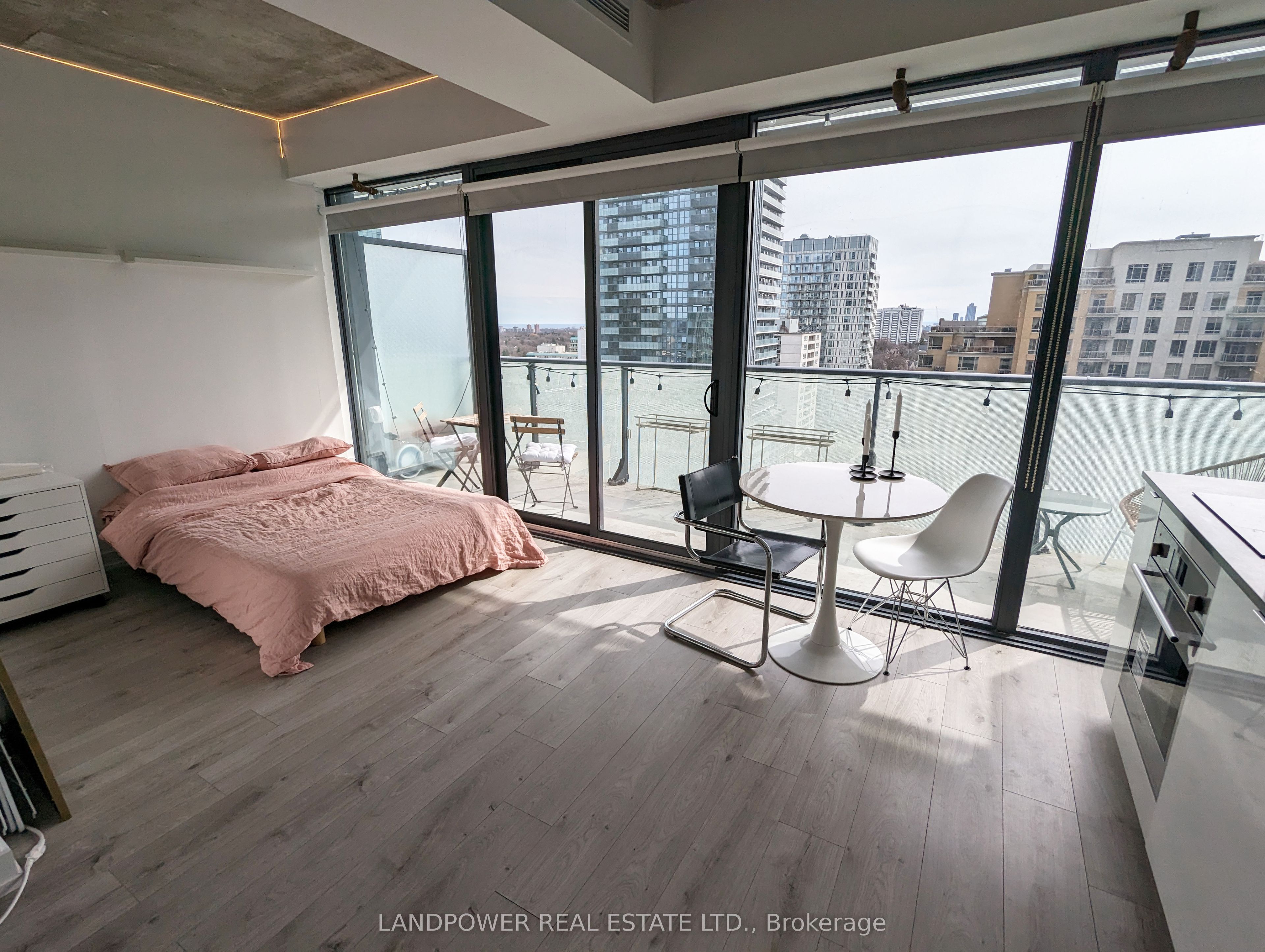 161 Roehampton Avenue 1611, Toronto, ON M4P 1P9 photo 2