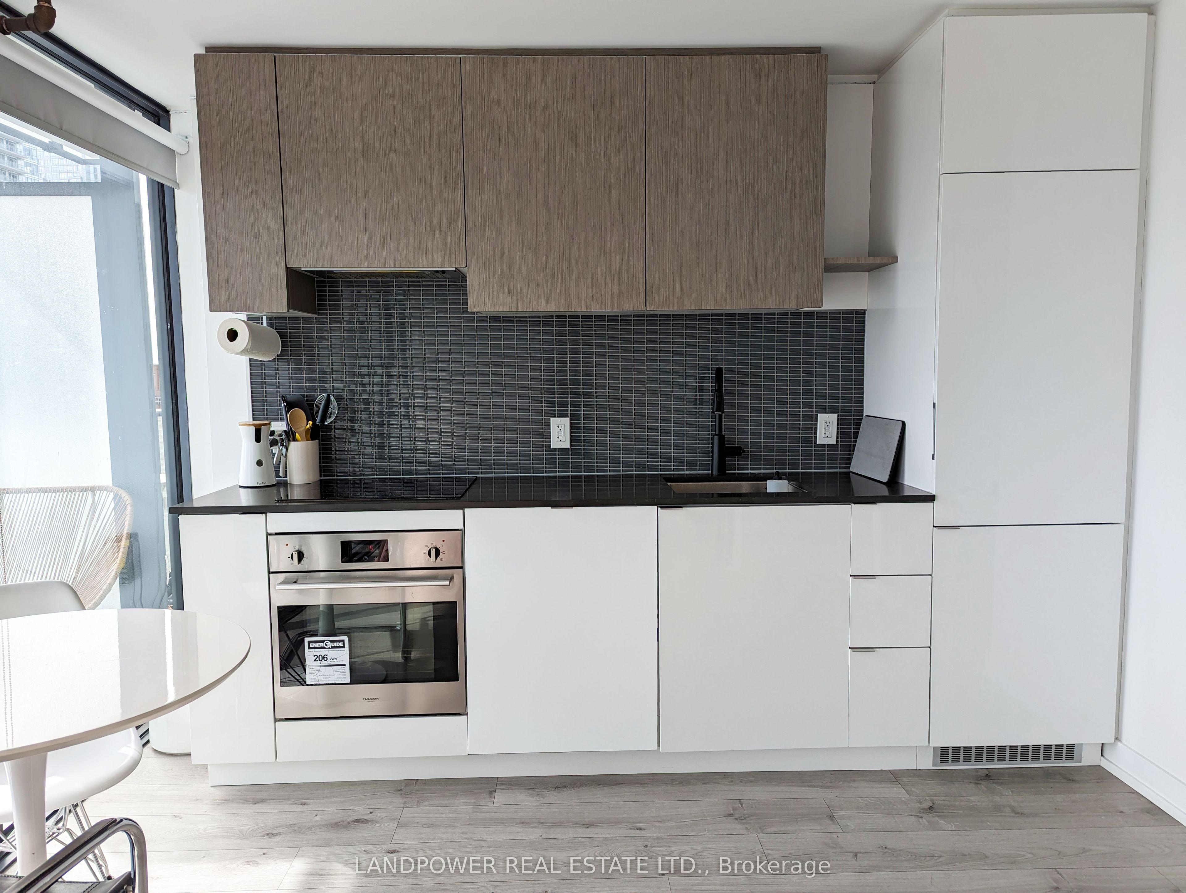 161 Roehampton Avenue 1611, Toronto, ON M4P 1P9 photo 3
