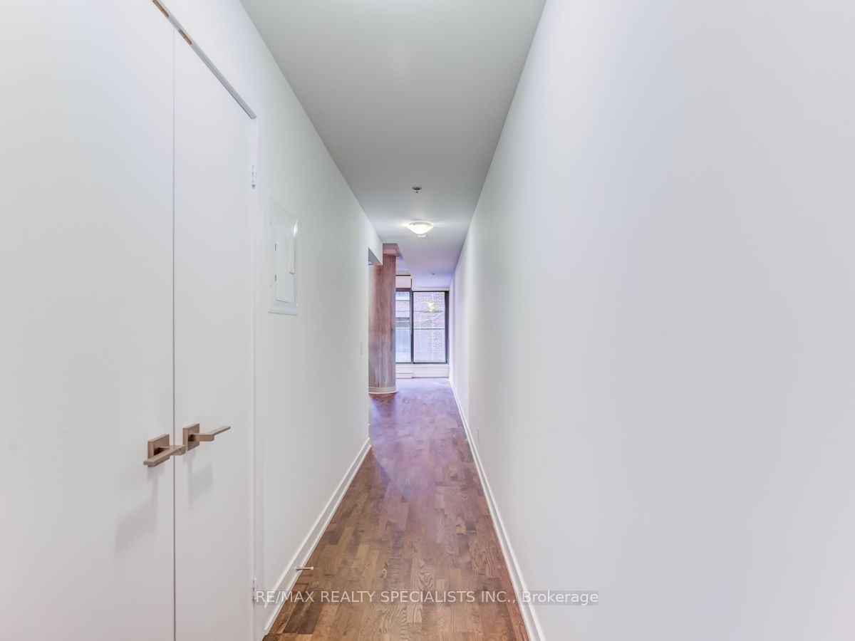 15 Beverley Street 304, Toronto, ON M5T 1X8 photo 2