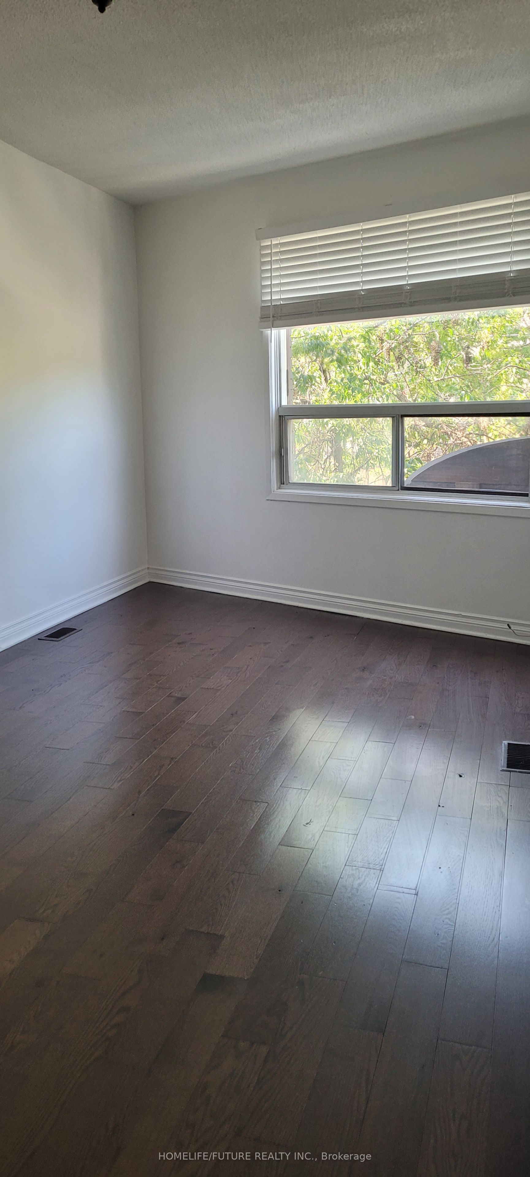 697 College Street 2nd Floor, Toronto, ON M6G 1B9 photo 2