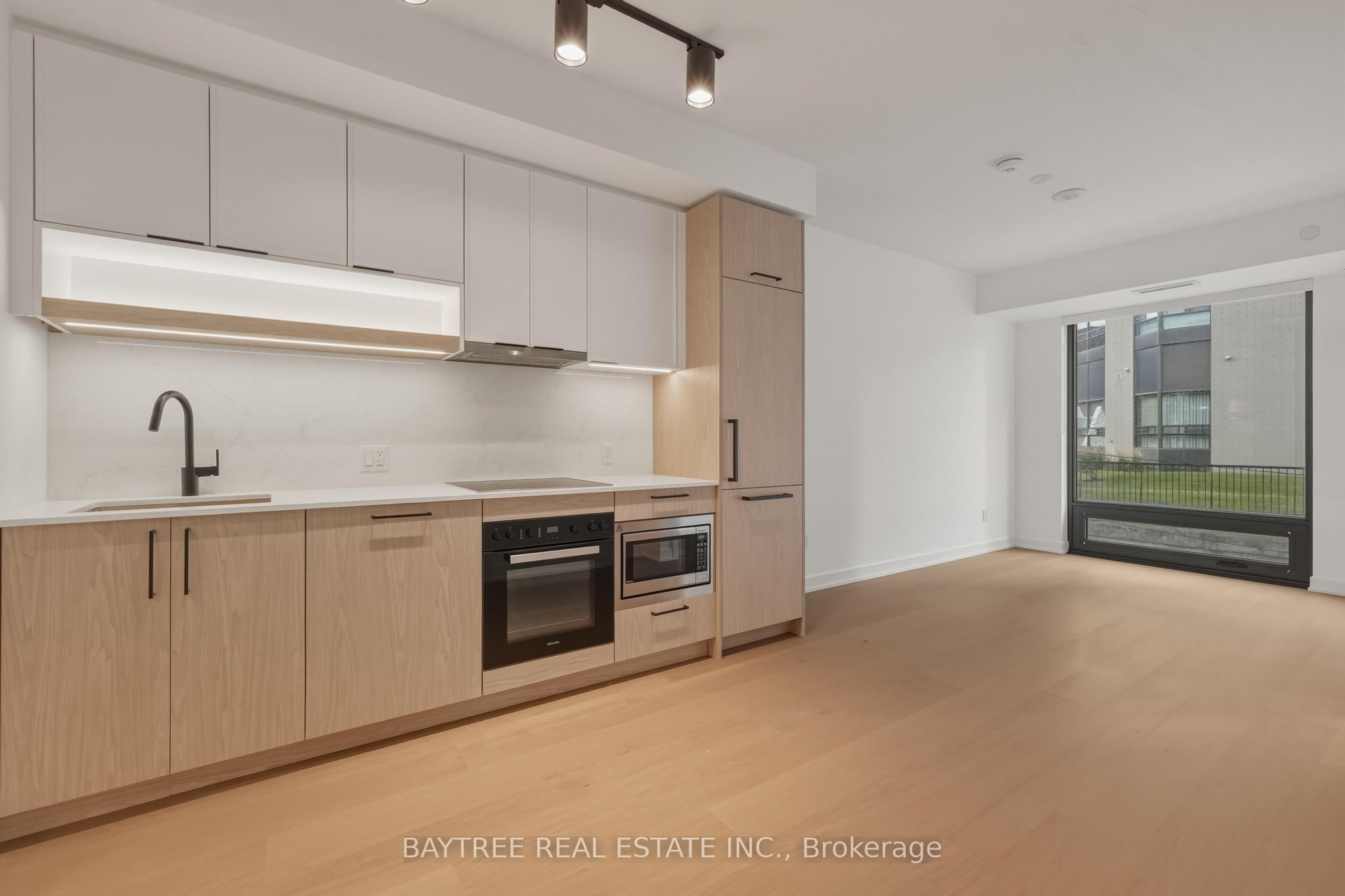91 Montclair Avenue 533, Toronto, ON M5P 0A9 photo 2