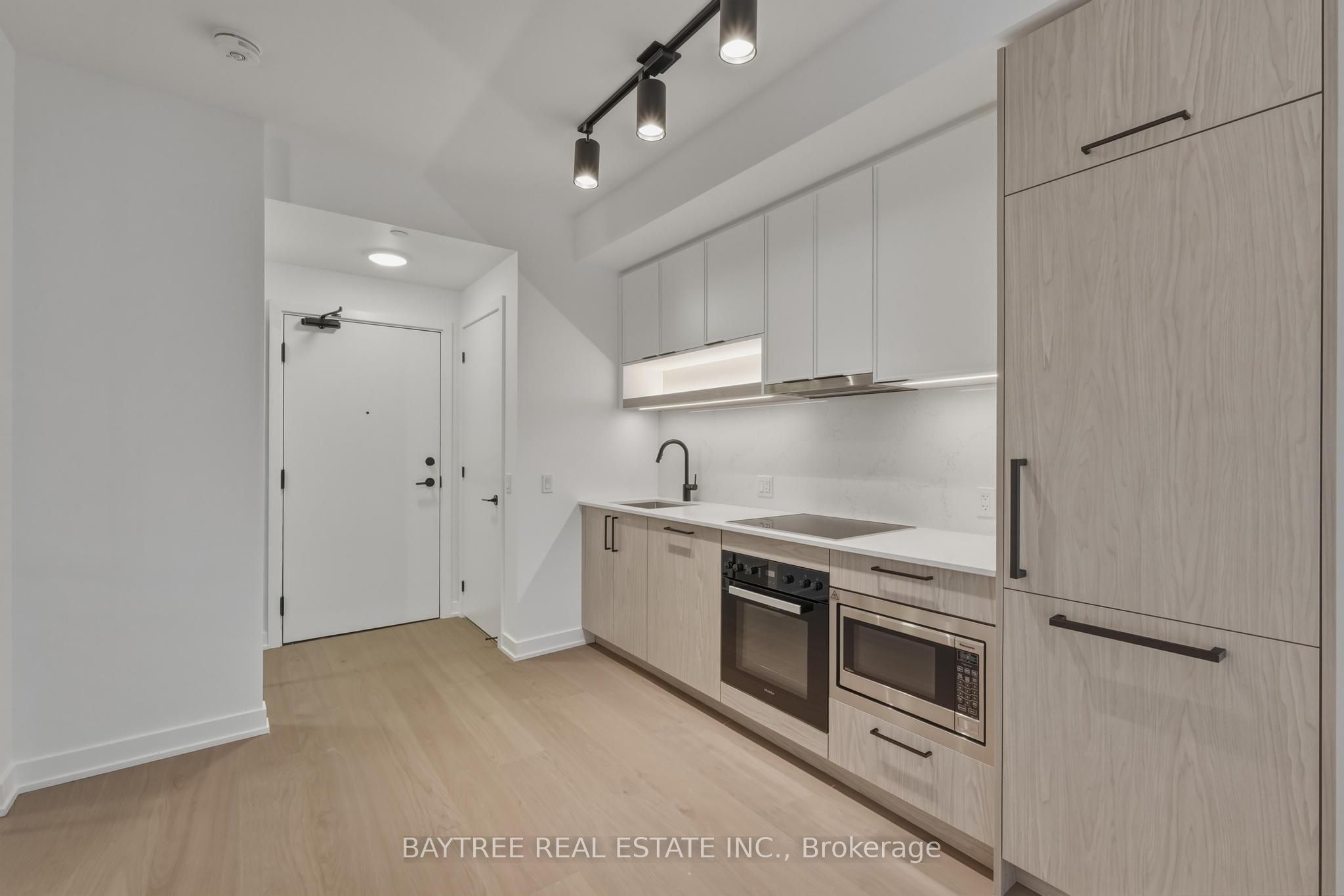 91 Montclair Avenue 533, Toronto, ON M5P 0A9 photo 3