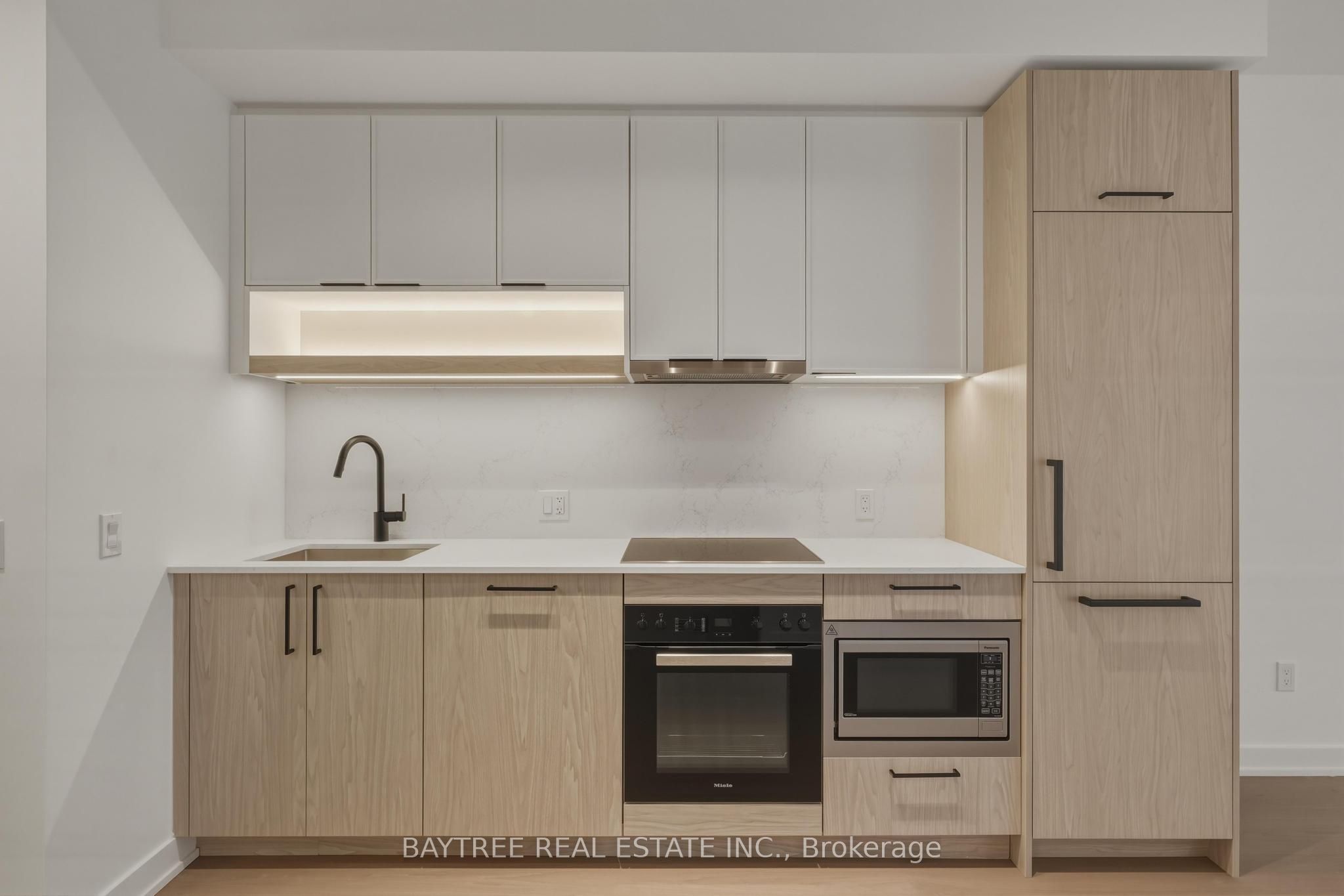 91 Montclair Avenue 533, Toronto, ON M5P 0A9 photo 4
