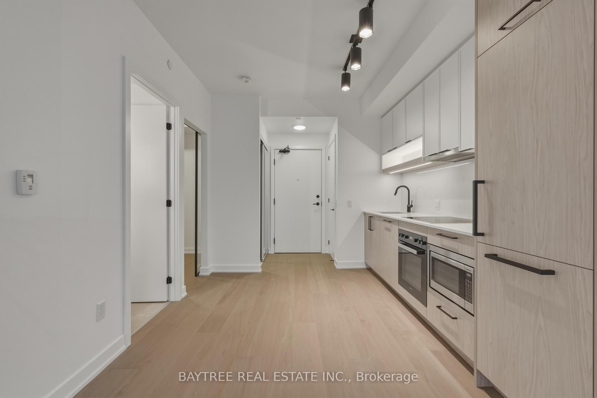 91 Montclair Avenue 533, Toronto, ON M5P 0A9 photo 5