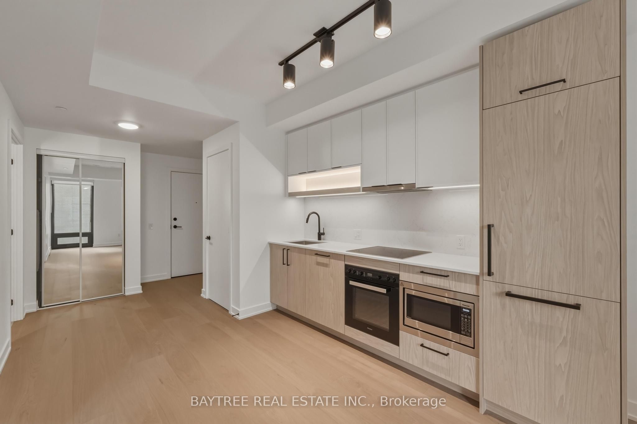 91 Montclair Avenue 705, Toronto, ON M5P 0A9 photo 3
