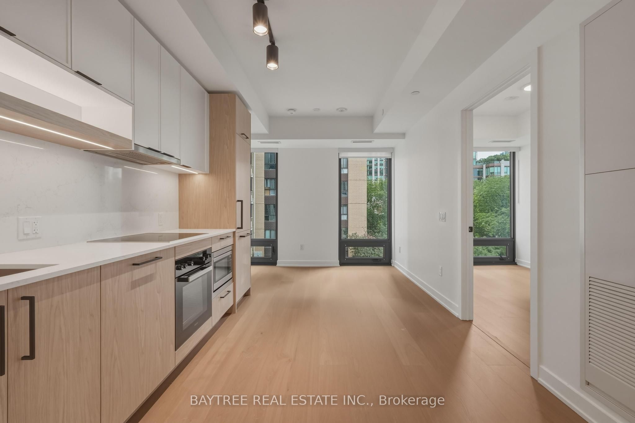 91 Montclair Avenue 705, Toronto, ON M5P 0A9 photo 4