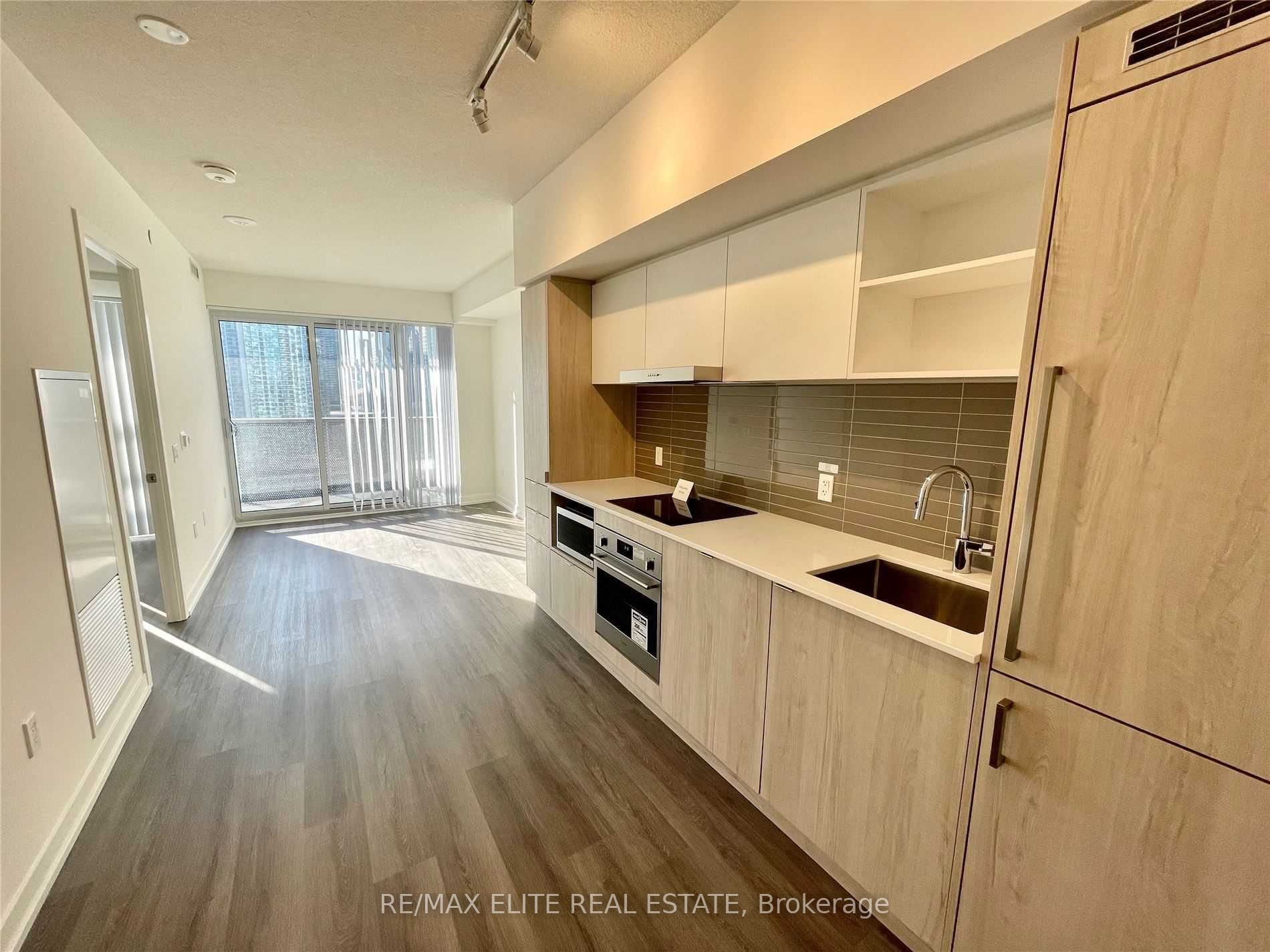 138 Downes Street 1912, Toronto, ON M5E 0E4 photo 2