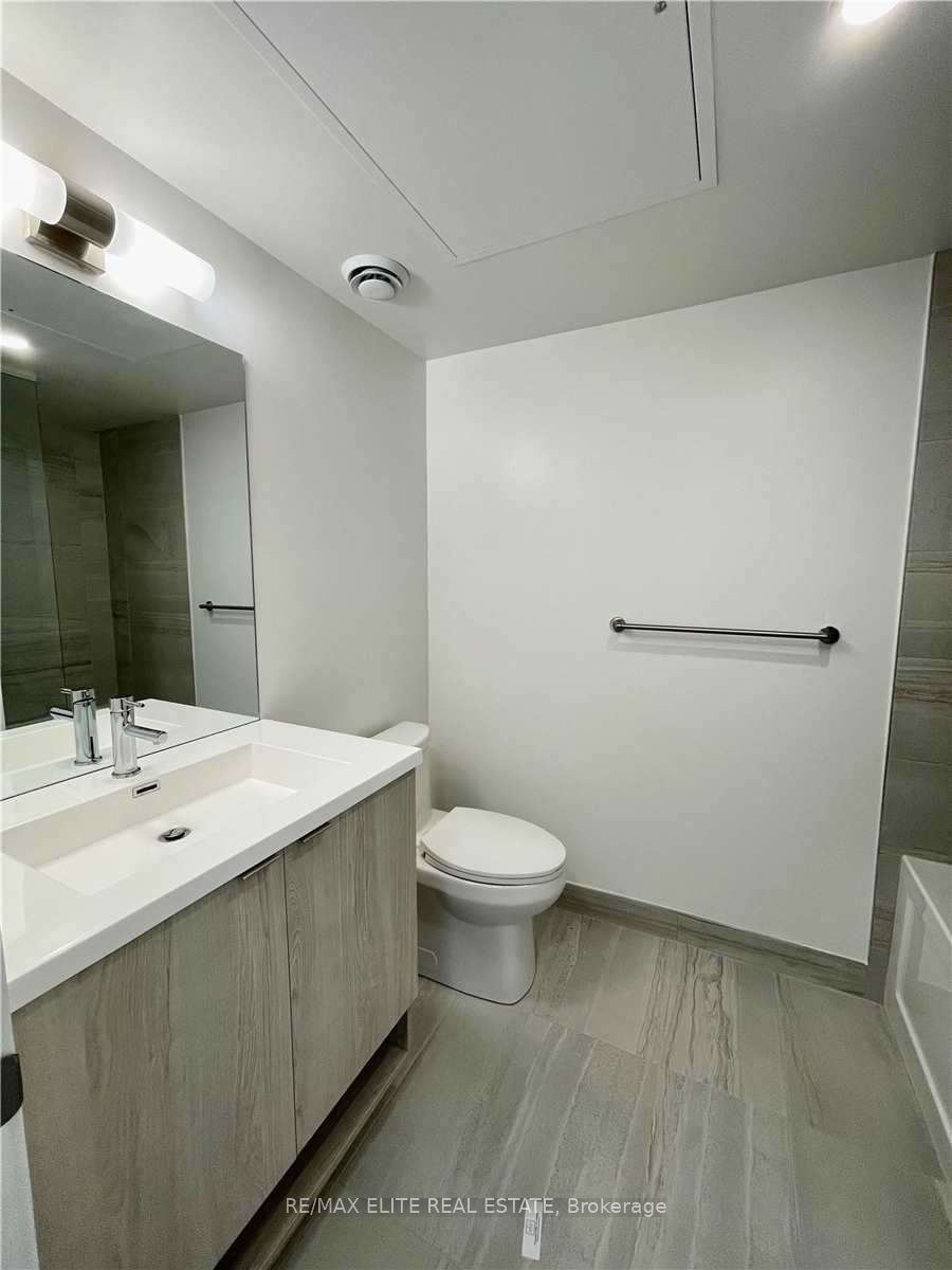 138 Downes Street 1912, Toronto, ON M5E 0E4 photo 4