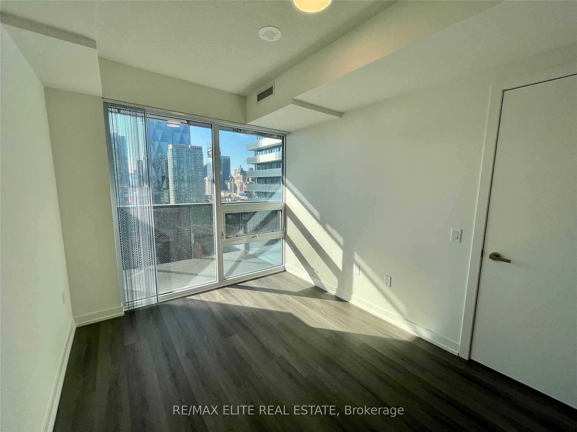 138 Downes Street 1912, Toronto, ON M5E 0E4 photo 5