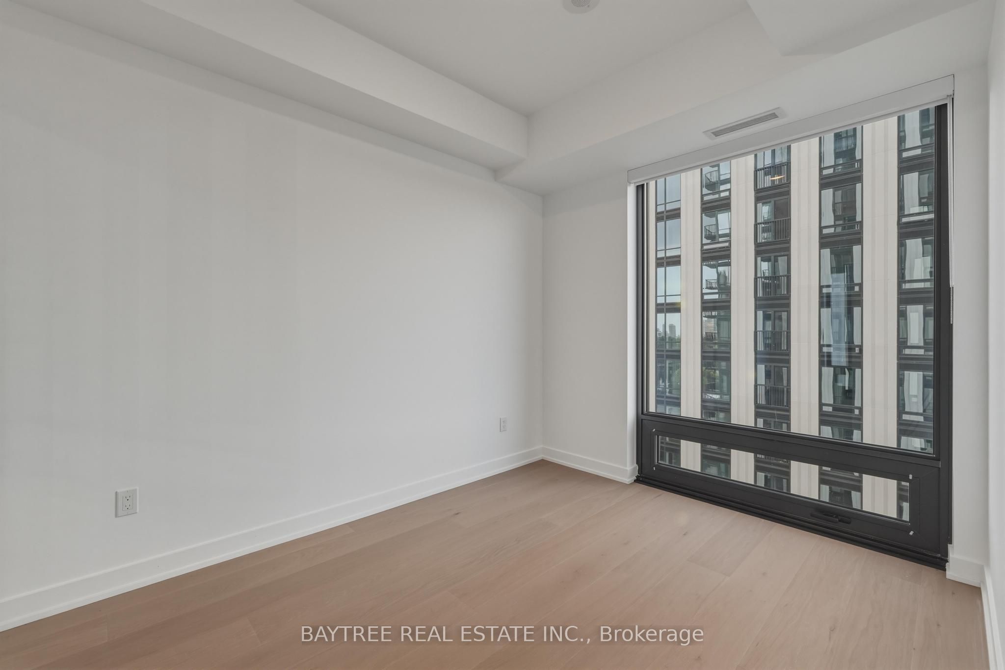 89 Montclair Avenue 1715, Toronto, ON M5P 0A9 photo 2