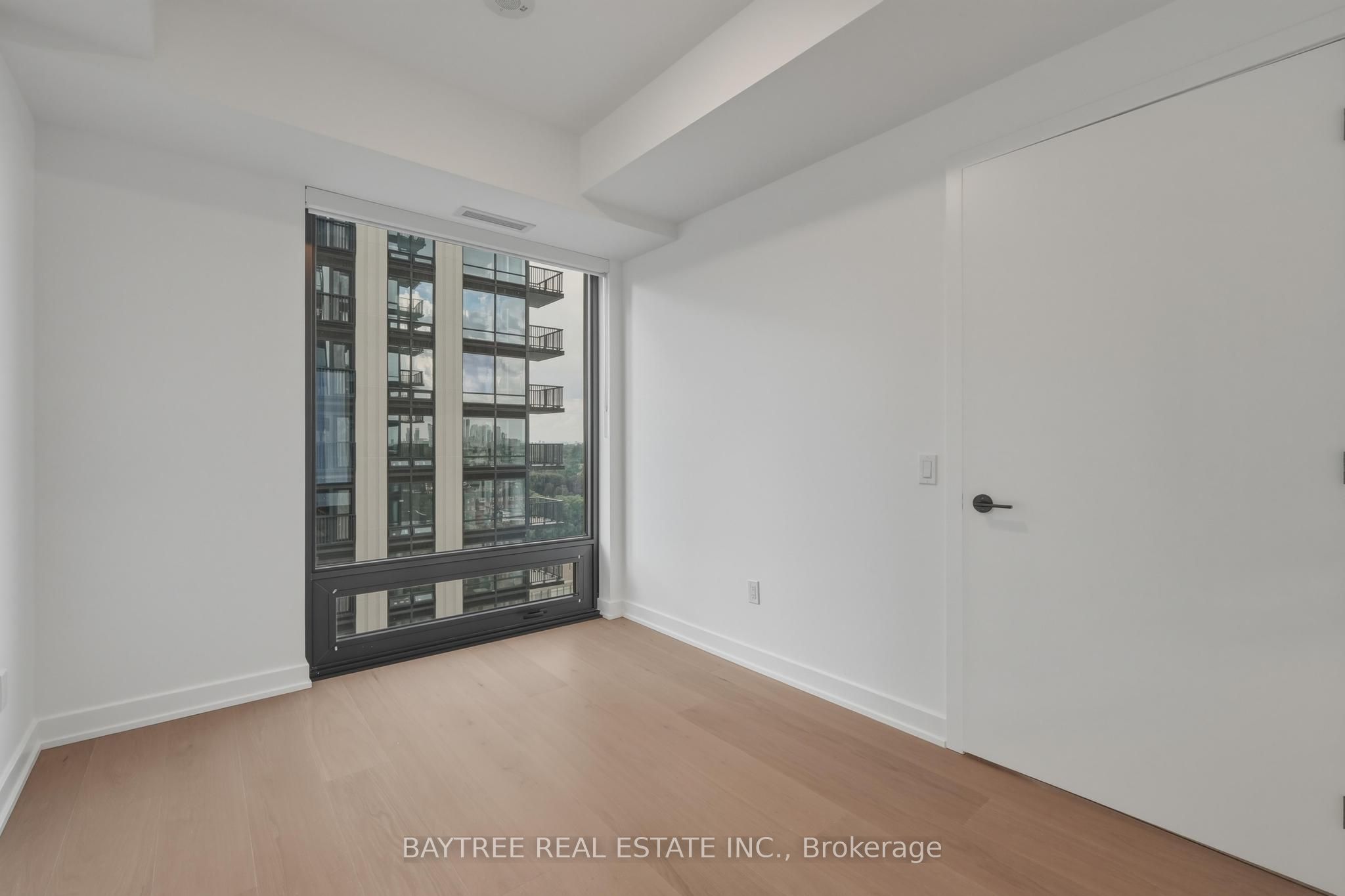 89 Montclair Avenue 1715, Toronto, ON M5P 0A9 photo 3