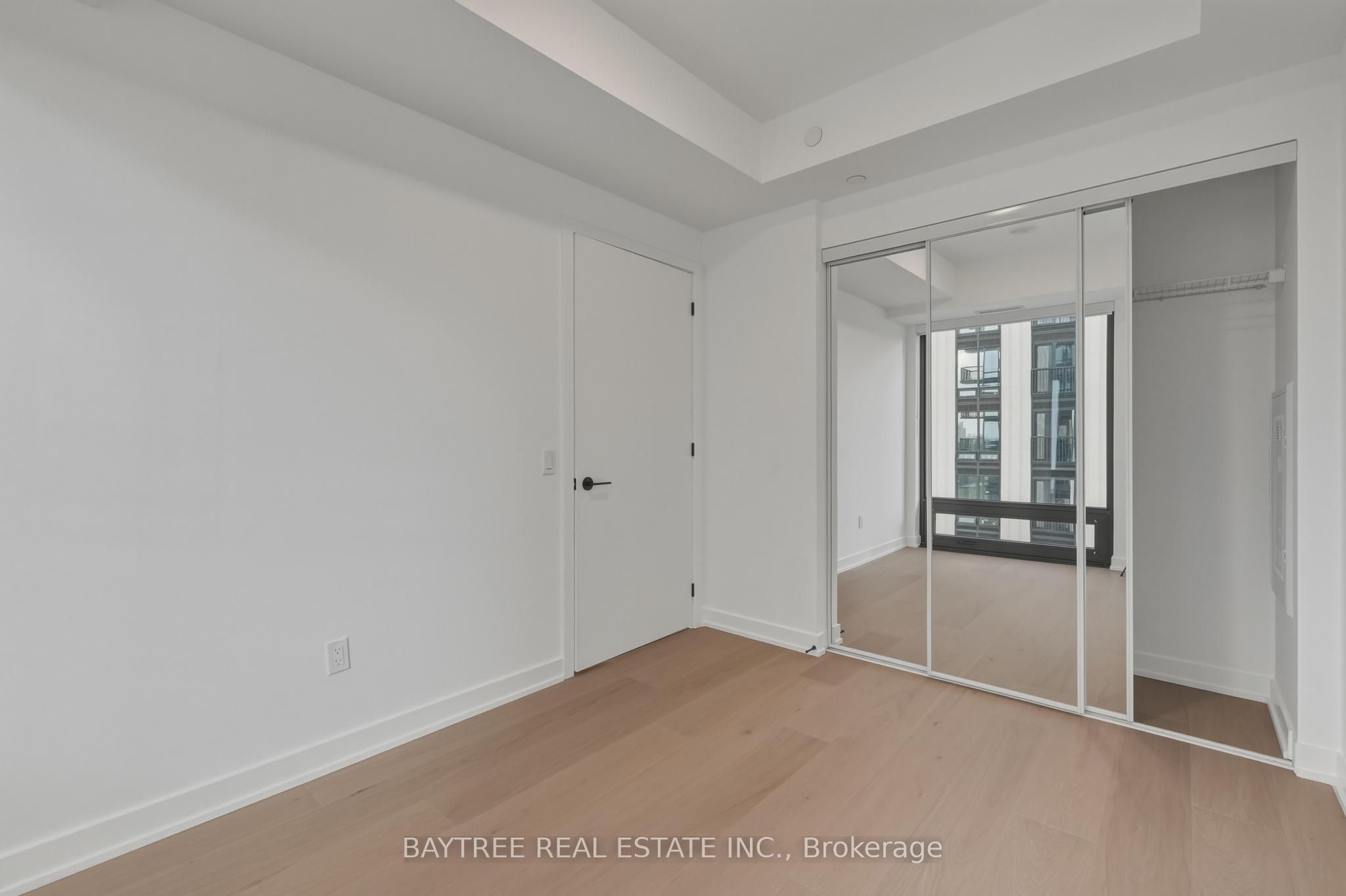 89 Montclair Avenue 1715, Toronto, ON M5P 0A9 photo 4