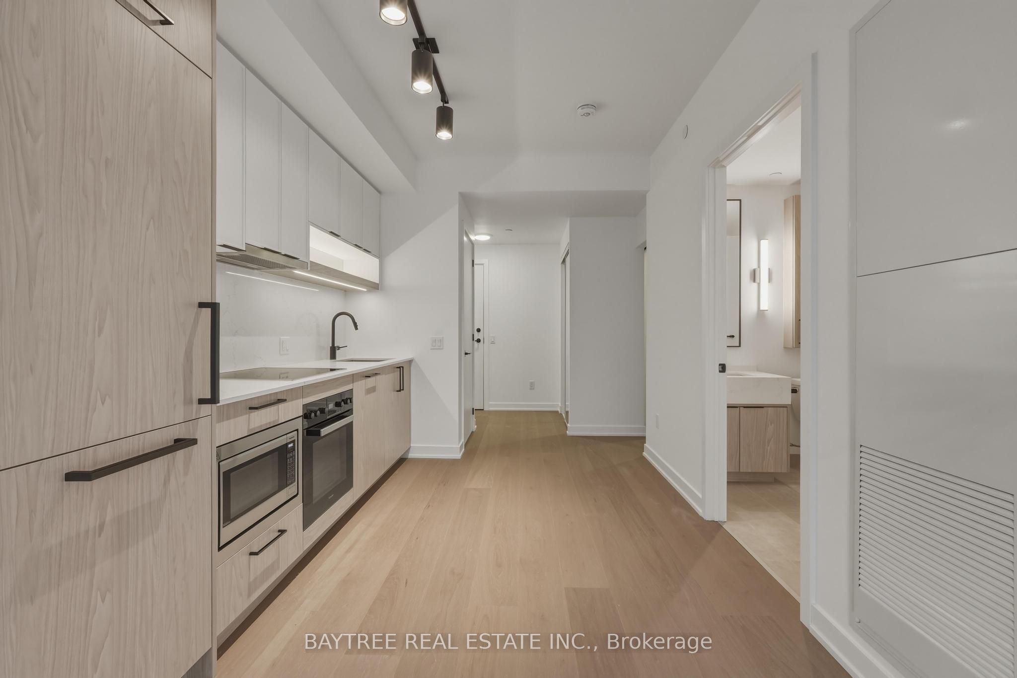 89 Montclair Avenue 1715, Toronto, ON M5P 0A9 photo 5