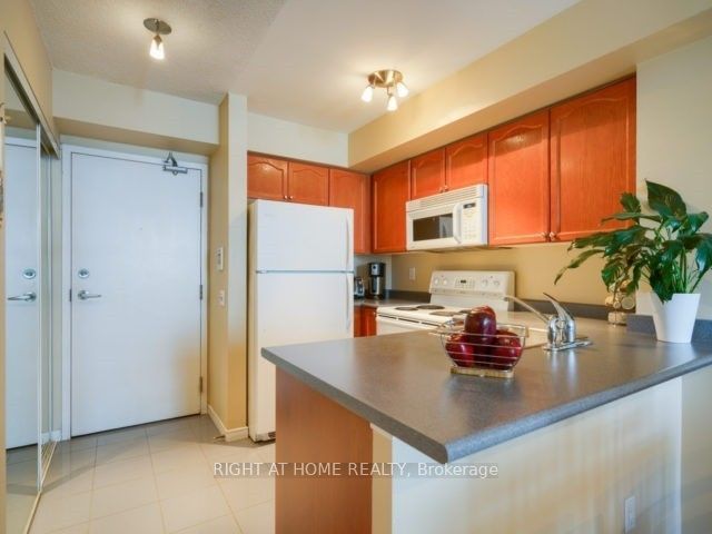 30 Harrison Garden Boulevard 1008, Toronto, ON M2N 7A9 photo 2