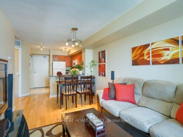 30 Harrison Garden Boulevard 1008, Toronto, ON M2N 7A9 photo 3