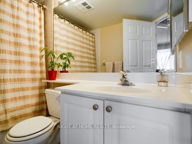 30 Harrison Garden Boulevard 1008, Toronto, ON M2N 7A9 photo 5