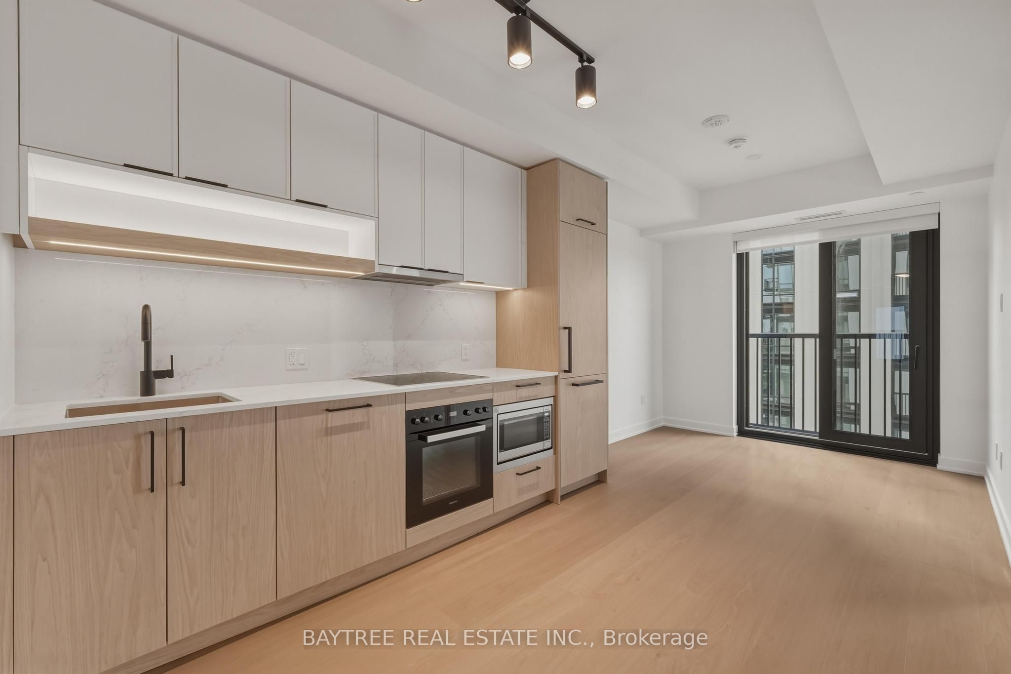 89 Montclair Avenue 1726, Toronto, ON M5P 0A9