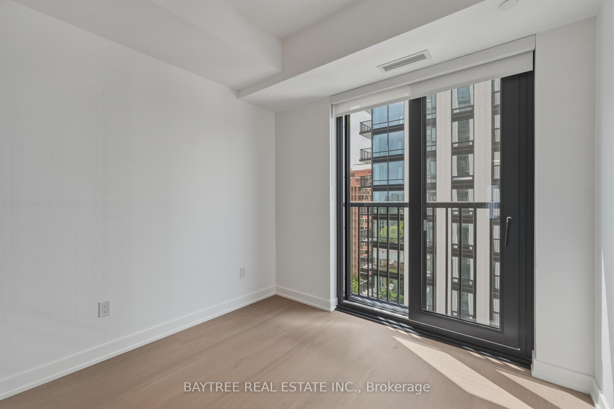 89 Montclair Avenue 1726, Toronto, ON M5P 0A9 photo 3