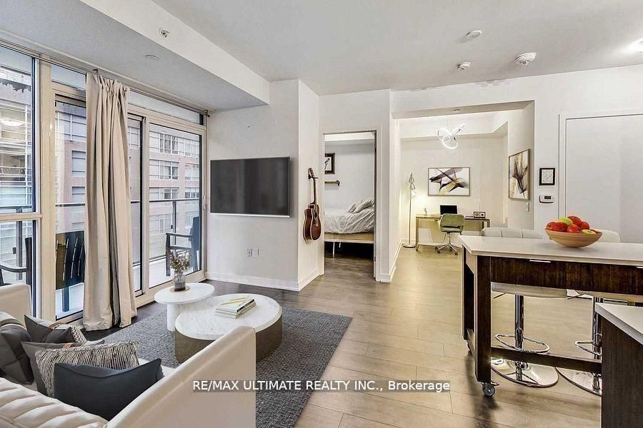 38 Iannuzzi Street 541, Toronto, ON M5V 0S2 photo 4