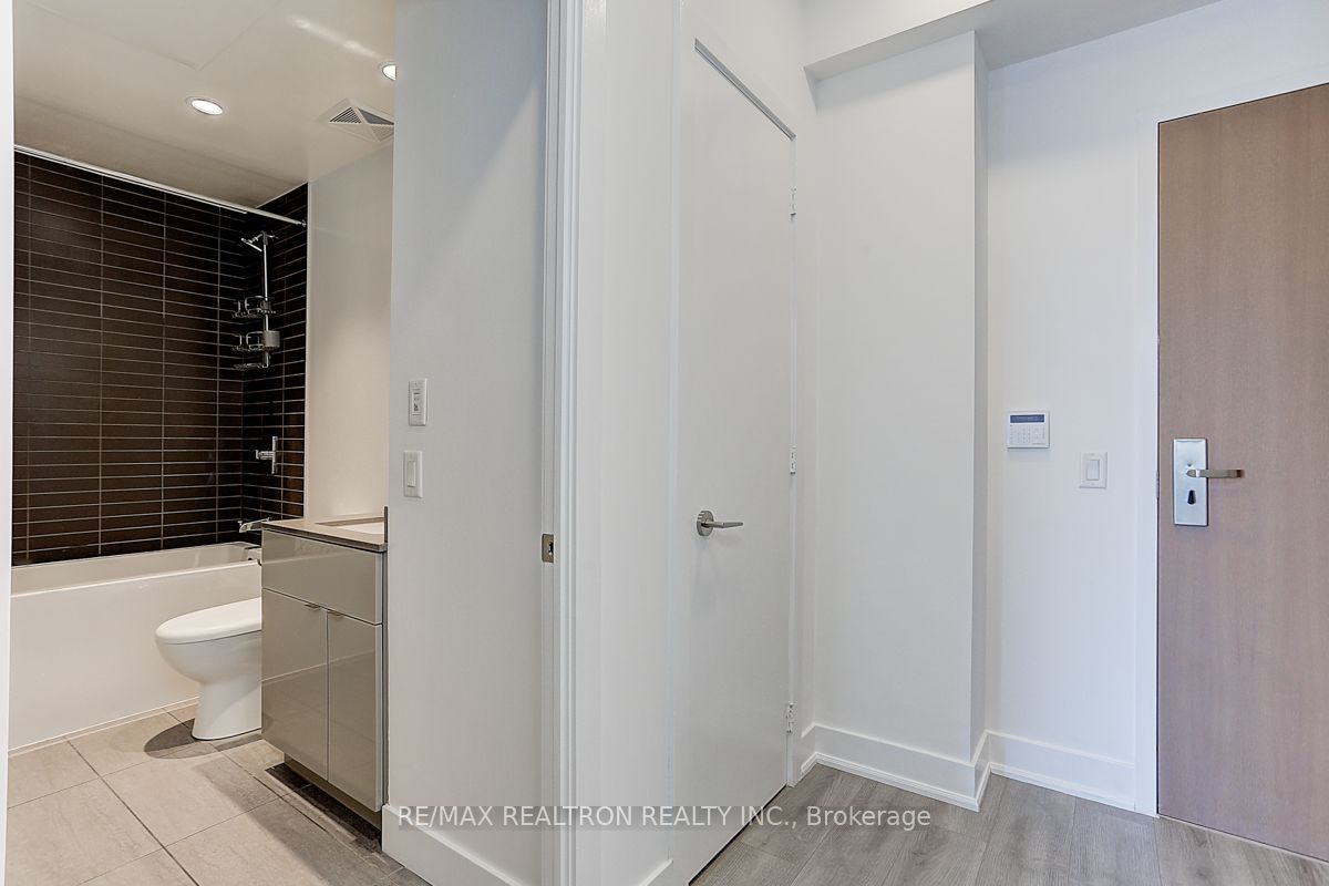 7 Grenville Street 3509, Toronto, ON M4Y 0E9 photo 3