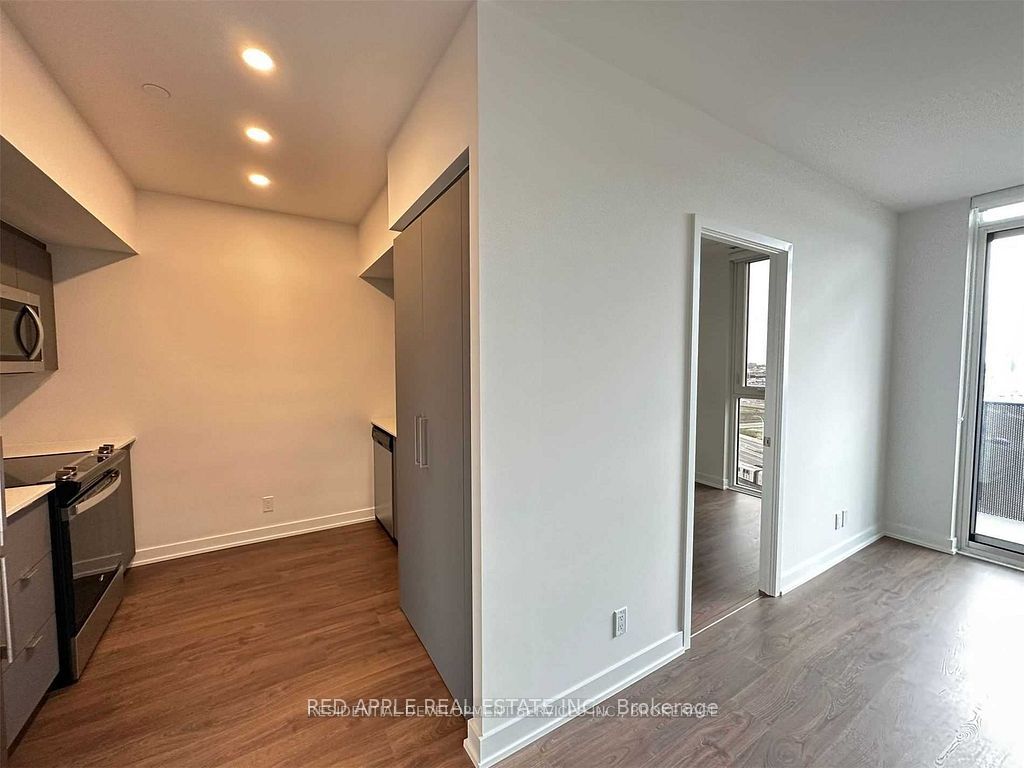 30 Tretti Way 1015, Toronto, ON M3H 0E3 photo 4