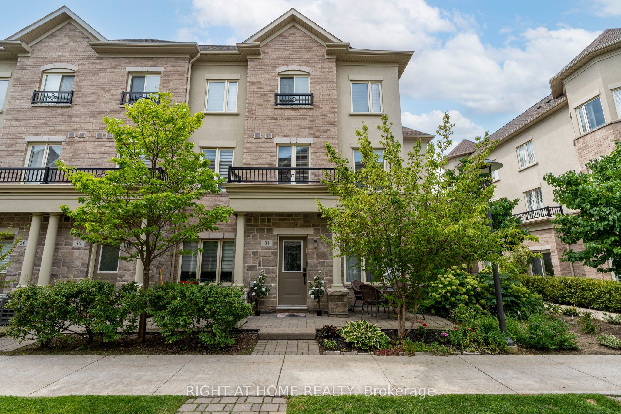 27 Coneflower Crescent 31, Toronto, ON M2R 0A5