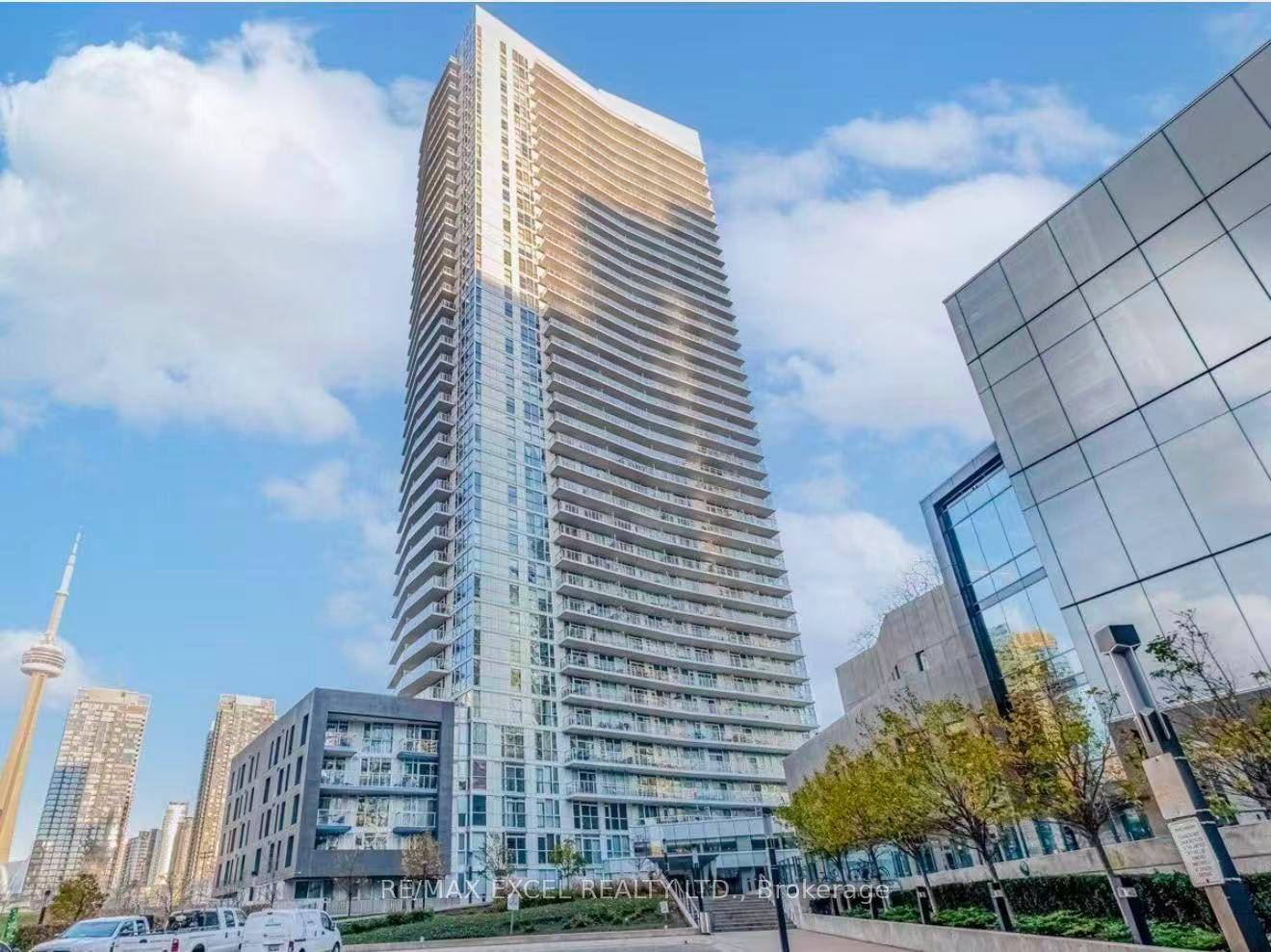 75 Queens Wharf Road 1915, Toronto, ON M5V 0J8