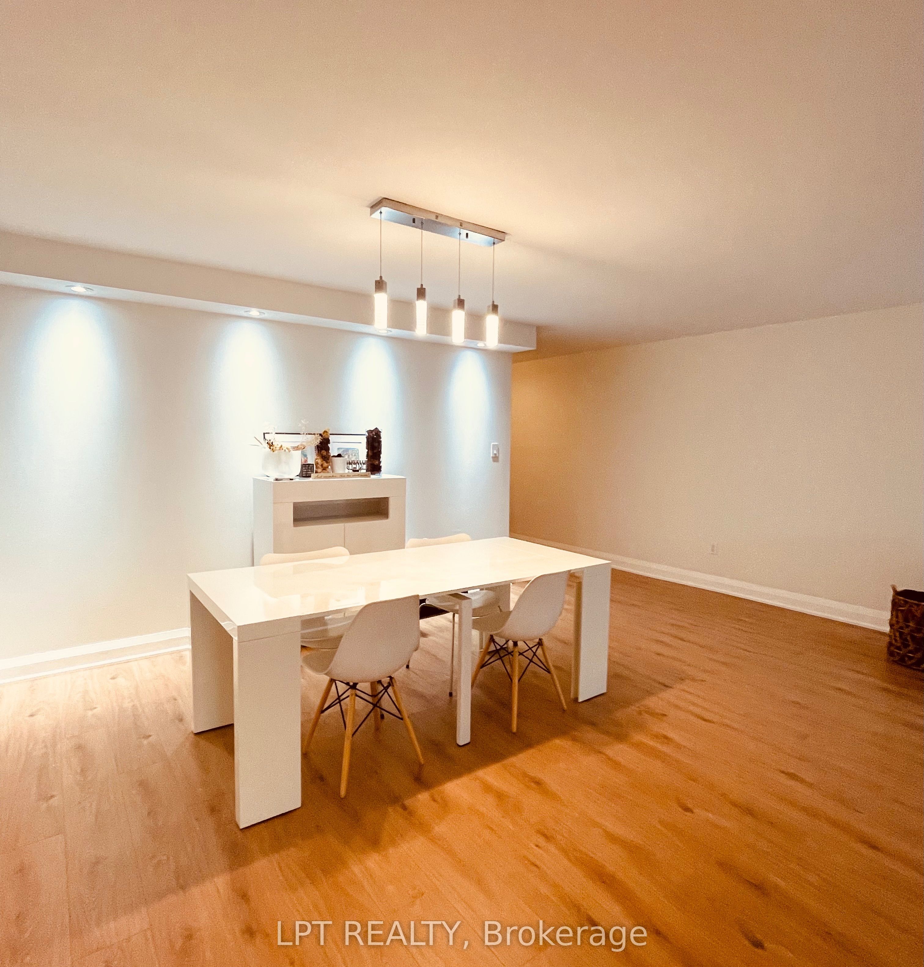 22 Shallmar Boulevard 402, Toronto, ON M5N 2Z8 photo 4