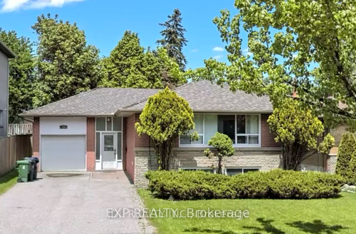 20 maureen Drive N Lower, Toronto, ON M2K 1J8