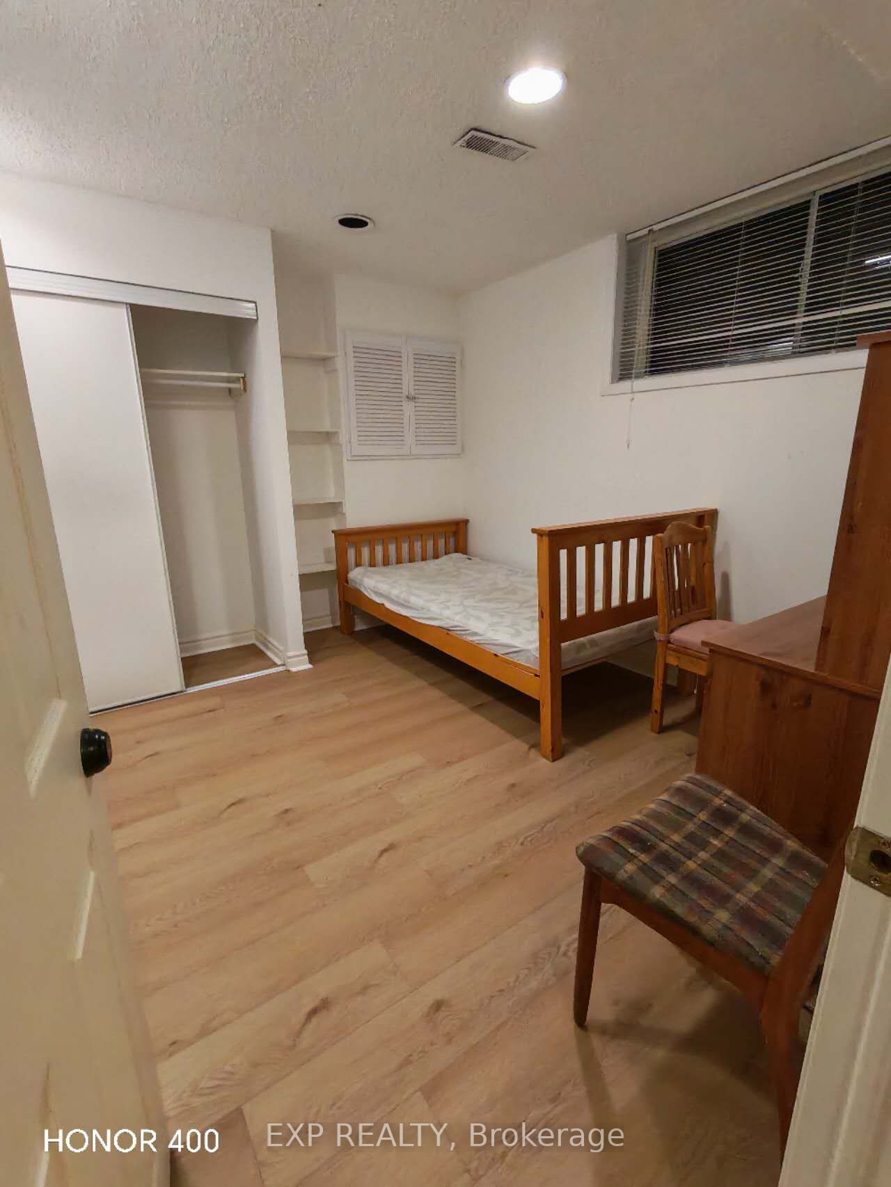 20 maureen Drive N Lower, Toronto, ON M2K 1J8 photo 3
