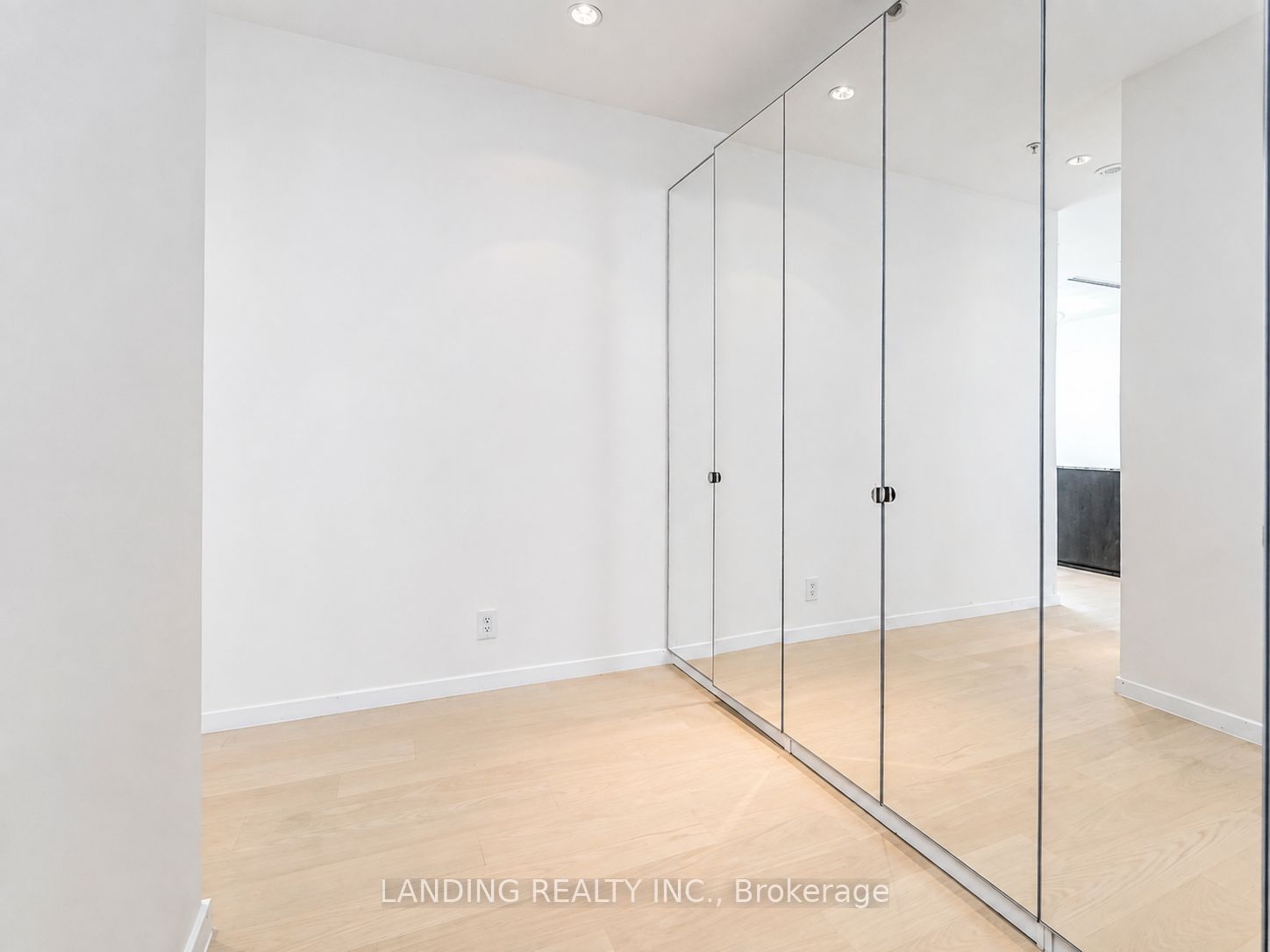 180 University Avenue 5605, Toronto, ON M5H 0A2 photo 3
