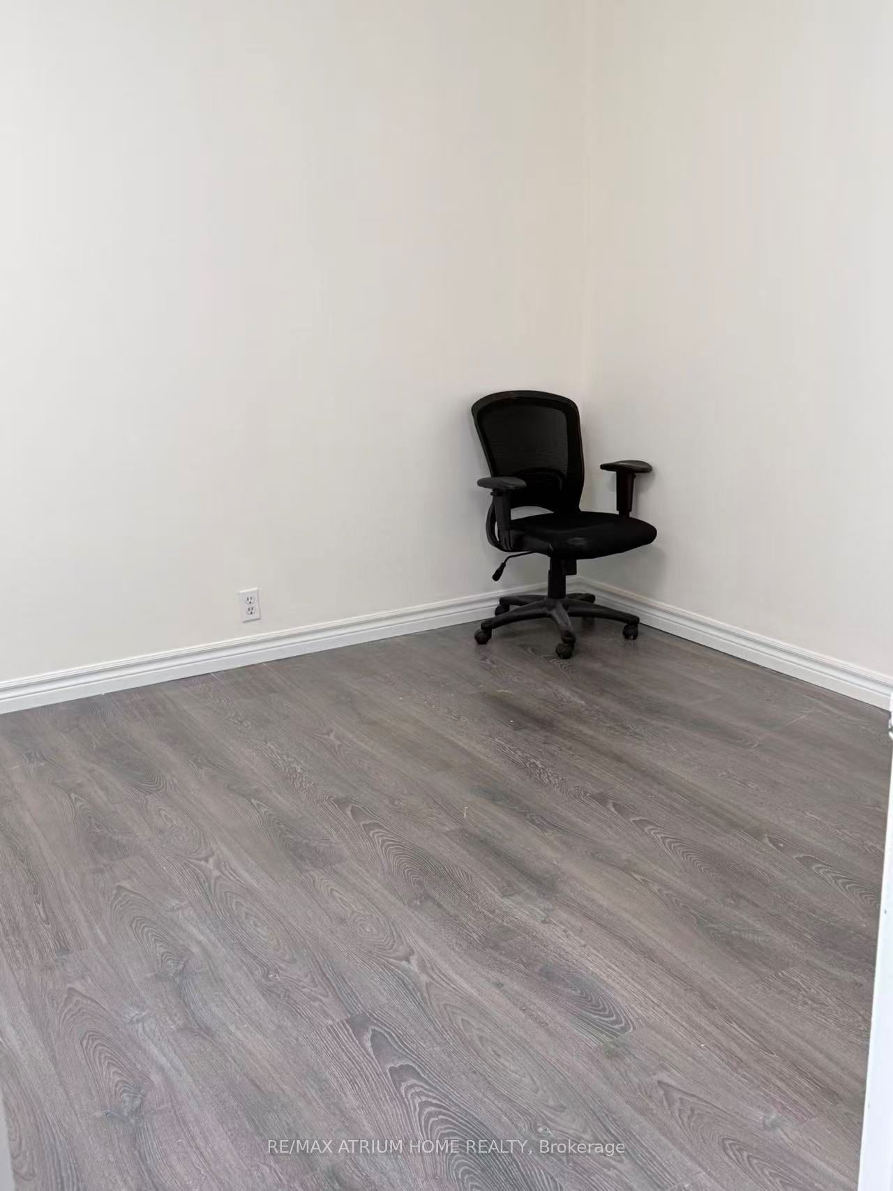 369 Spadina Avenue 301, Toronto, ON M5T 2G3 photo 4