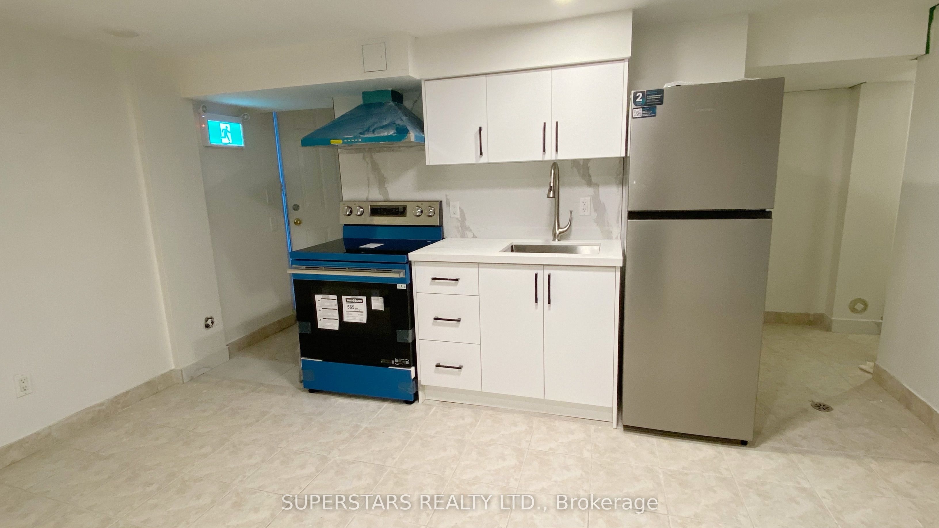 122 Huron Street 1, Toronto, ON M5T 2B3