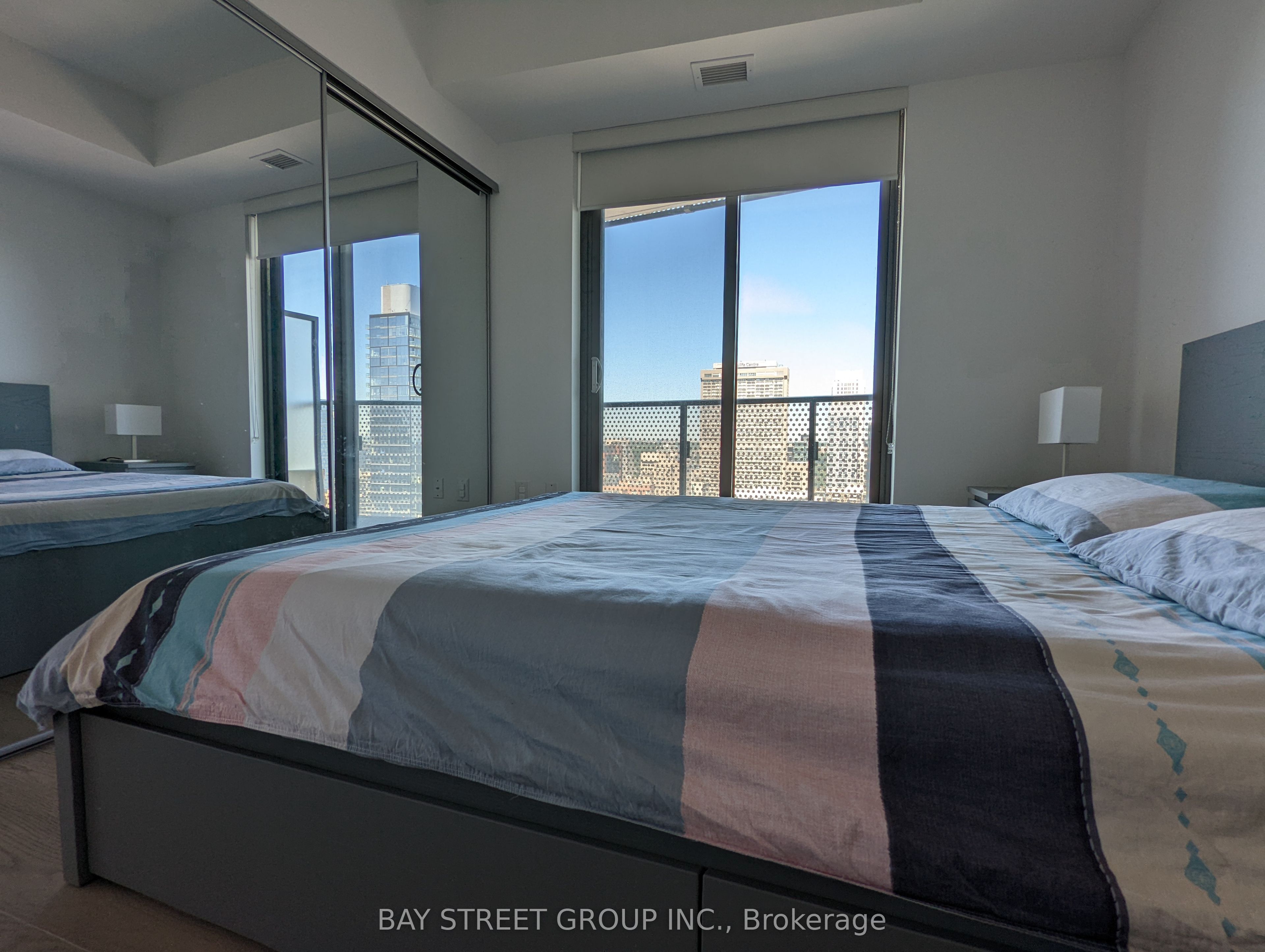 11 Wellesley St W Avenue 3308, Toronto, ON M4Y 1E8 photo 5