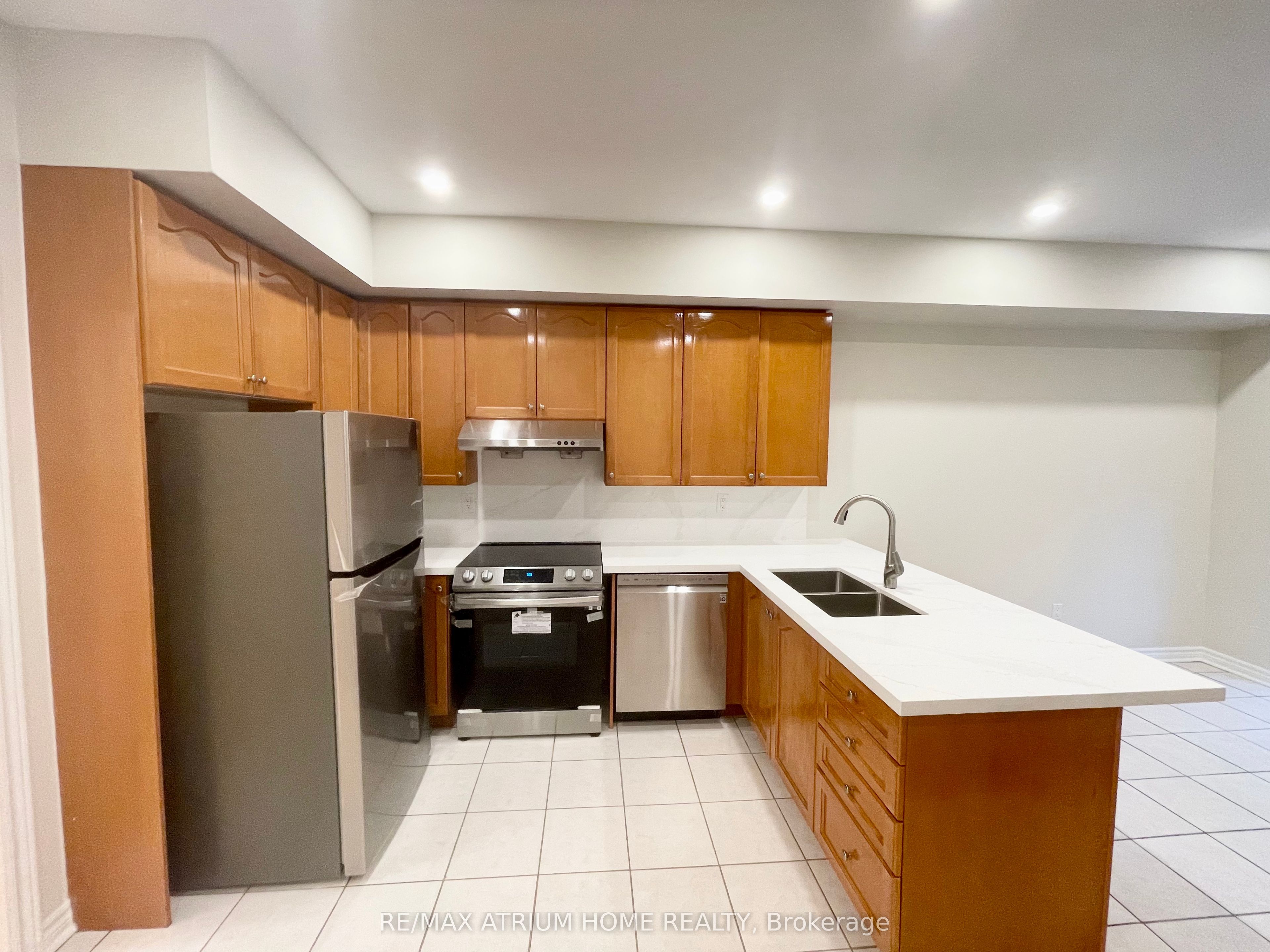 10 William Poole Way, Toronto, ON M2N 7A7 photo 4